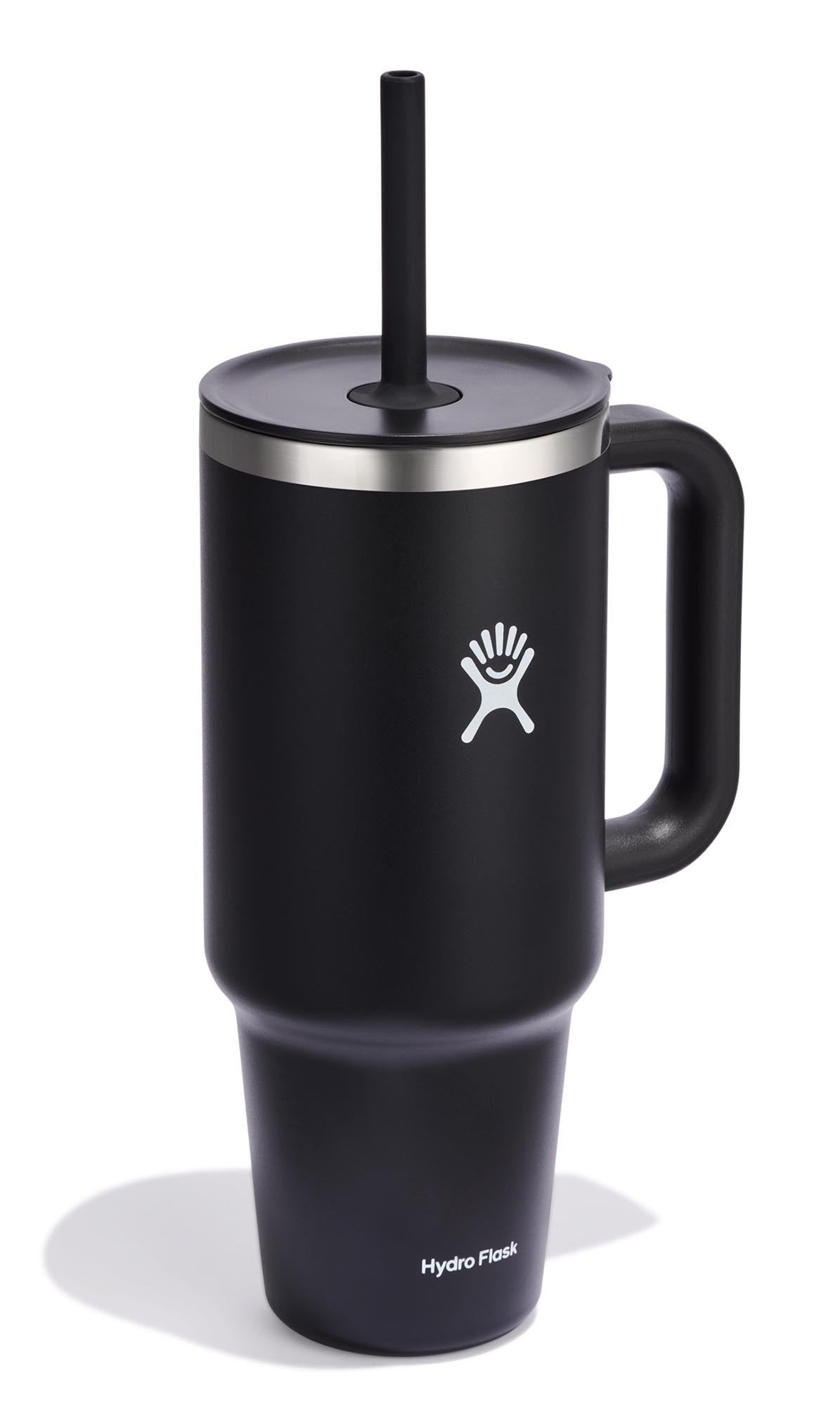 Reisebecher mit Trinkhalm 1180ml schwarz in Schwarz präsentiert im Onlineshop von KAQTU Design AG. Tasse ist von Hydro Flask