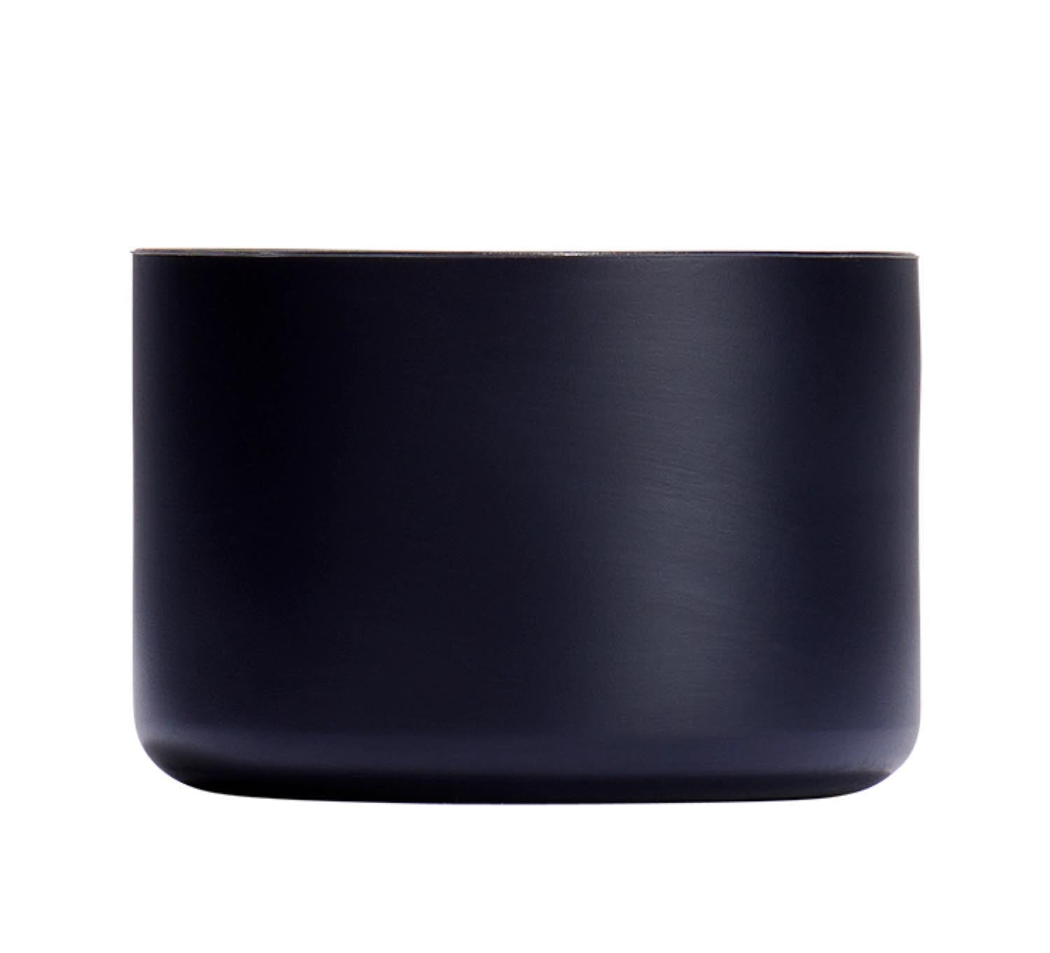 Flaschenschoner klein 350-700ml Trinkflasche schwarz in Schwarz präsentiert im Onlineshop von KAQTU Design AG. Trinkflasche ist von Hydro Flask