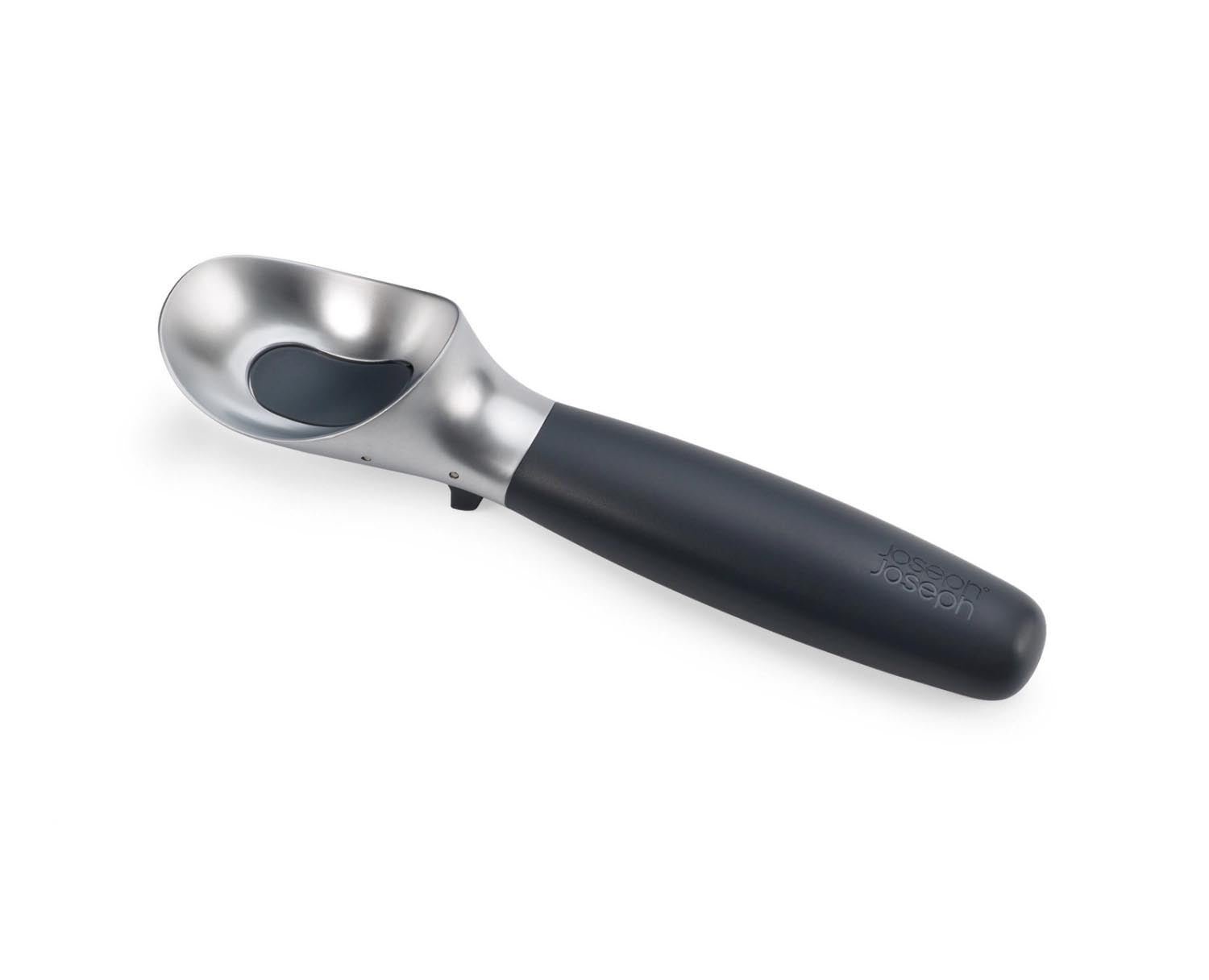 Elevate Eisportionierer grau in Silber präsentiert im Onlineshop von KAQTU Design AG. Glacezubehör ist von Joseph Joseph