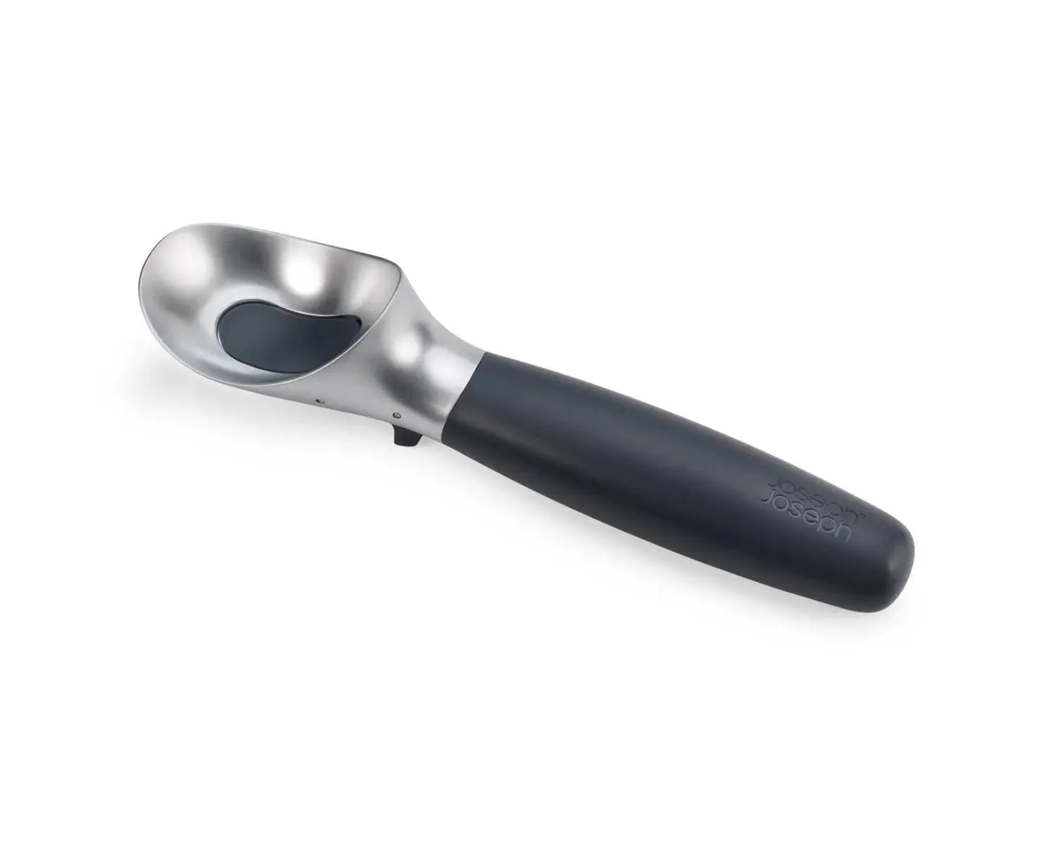 Elevate Eisportionierer grau in Silber präsentiert im Onlineshop von KAQTU Design AG. Glacezubehör ist von Joseph Joseph