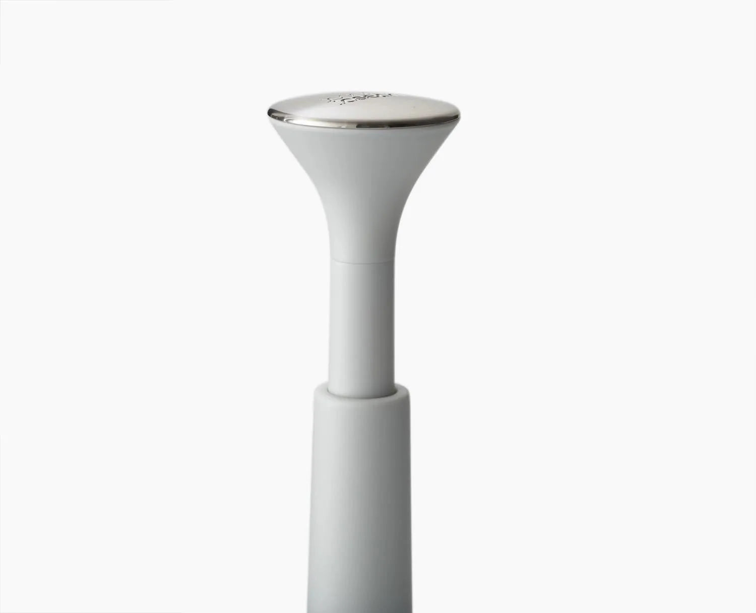 Stilvoller Joseph Joseph Papierrollenhalter in Ecru, geeignet für Rollen bis 24 cm, mit innovativer Push+Tear Abreißfunktion.
