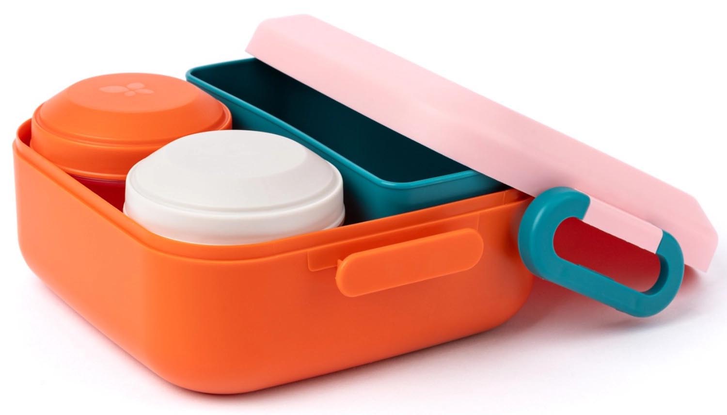 Die Rikko Lunchbox in poppy flamingo von Amuse bietet eine elegante und praktische Möglichkeit, Mahlzeiten und Snacks sicher zu transportieren.