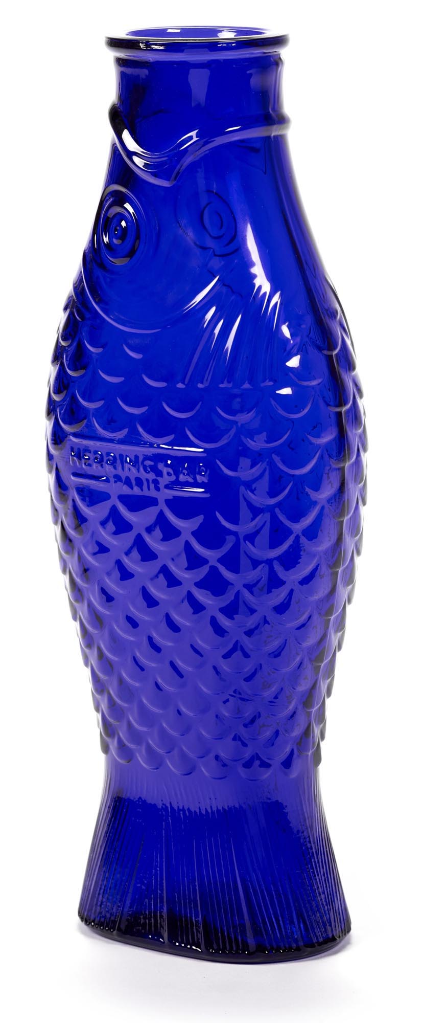 Die Fish&Fish Flasche von Serax, entworfen von P. Navone, 1 Liter, transparent blau, vereint Stil und Funktionalität.