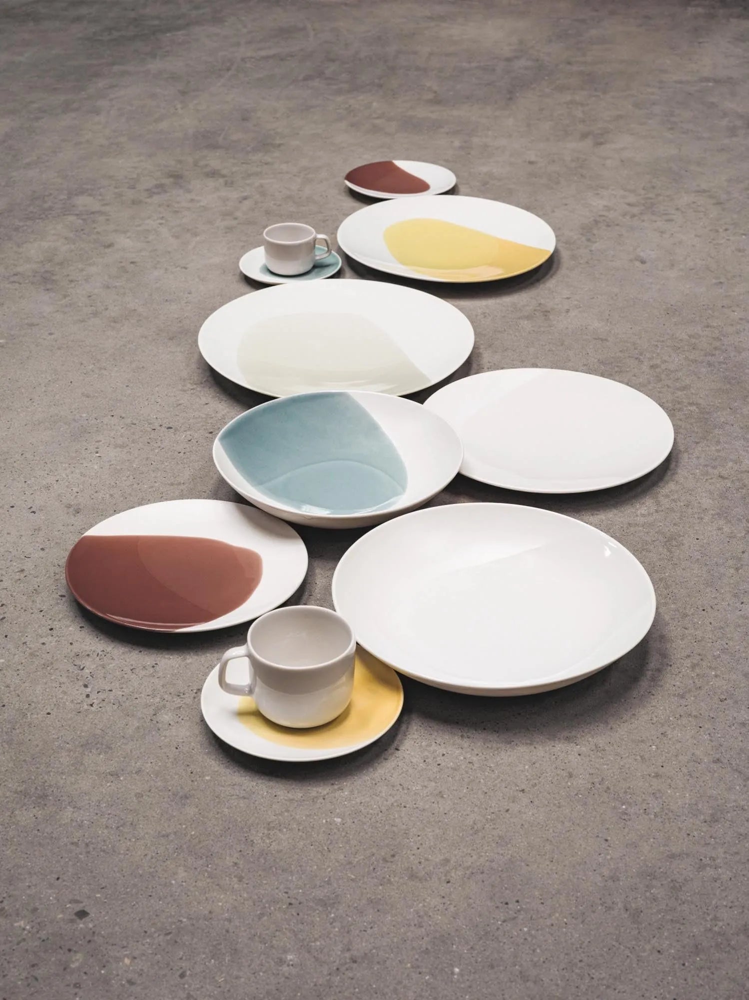 Porzellan-Untertasse von Revol, 16 cm Durchmesser, 2,2 cm hoch, Fjord Alabaster Weiß, perfekt für Tee und elegantes Servieren.