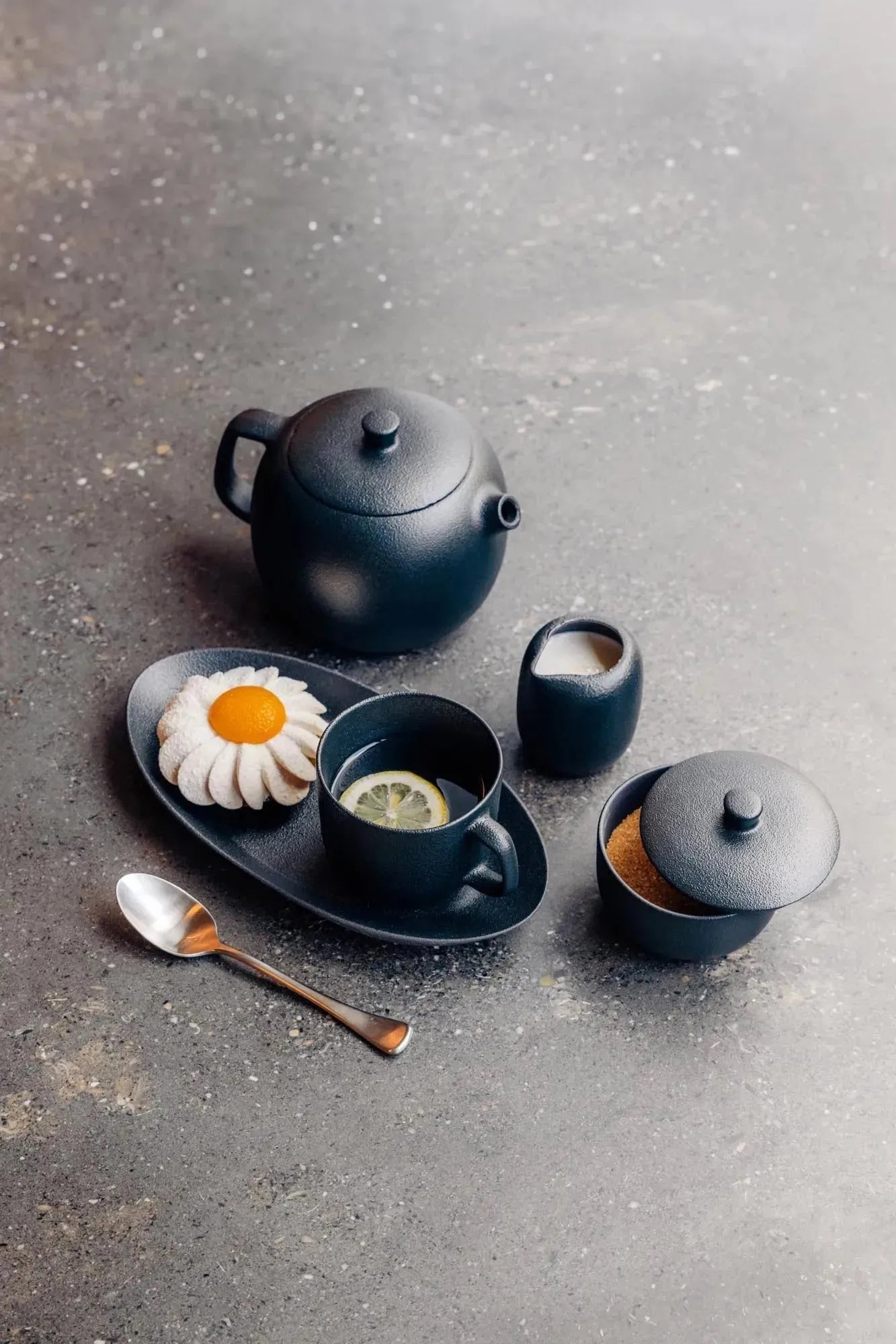 Eleganter Equinoxe Kaffeebecher von Revol, 33cl, weiß cumulus, D9cm H9.5cm, ideal für stilvollen Kaffeegenuss.