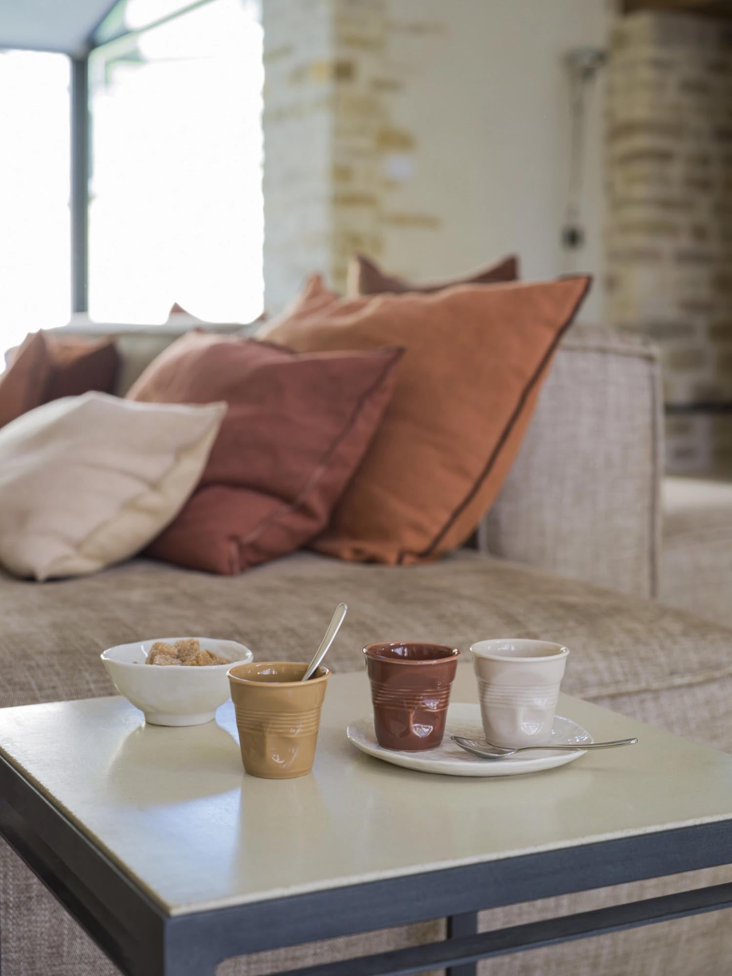 Eleganter Knitterbecher von Revol in abyssblau, 18cl, ideal für Cappuccino. Hochwertige Verarbeitung und modernes Design.