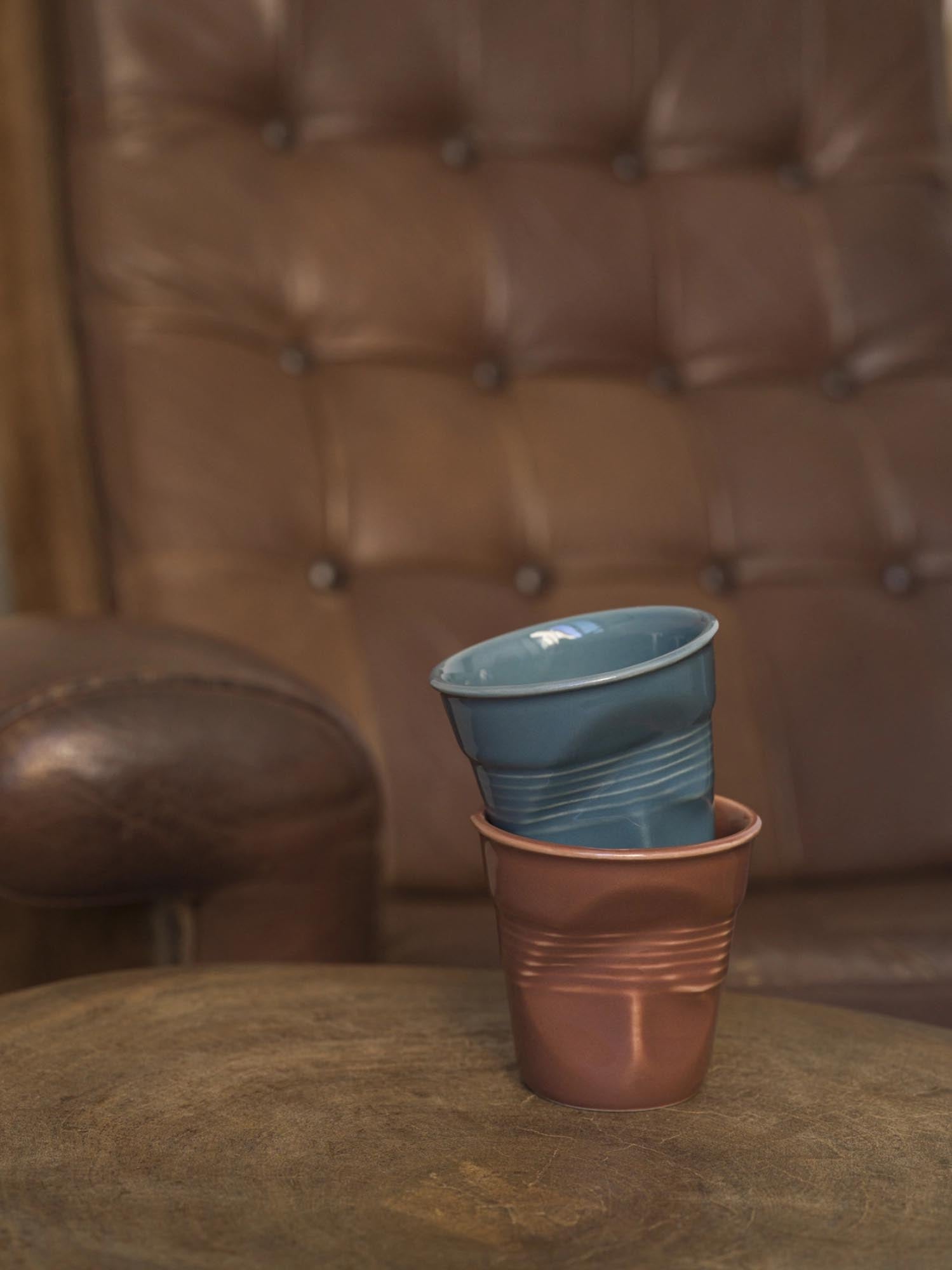 Knitterbecher aus Porzellan, 8cl, Havanna-Braun. Ideal für Espresso, modernes Design, hochwertig und stilvoll von Revol.