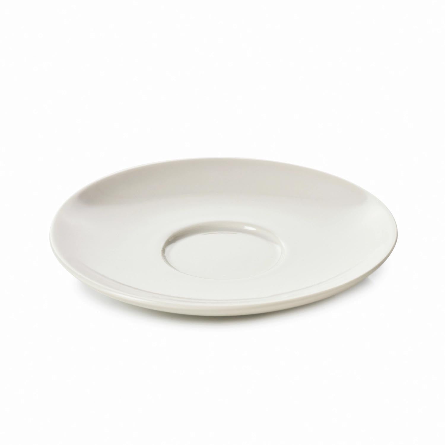 Madeleine Espresso Untertasse D13cm H1.3cm alabaster weiss in Weiss präsentiert im Onlineshop von KAQTU Design AG. Espressotassen ist von Revol