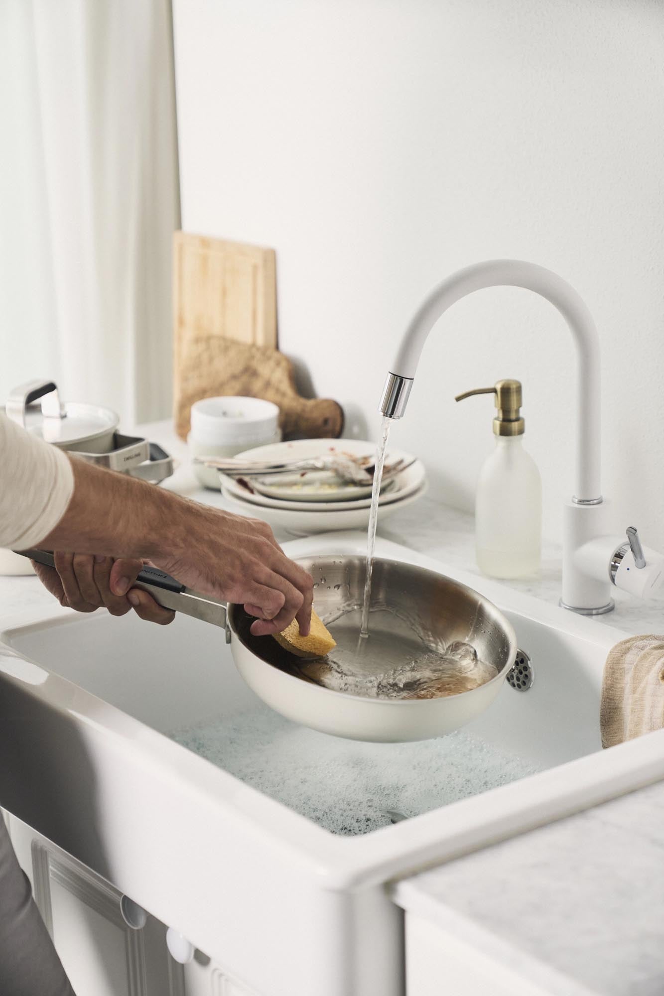 Zwilling Pure Bratpfanne 24cm, elfenbeinweiss, langlebige Antihaftbeschichtung, perfekt für gesundes und gleichmässiges Kochen.