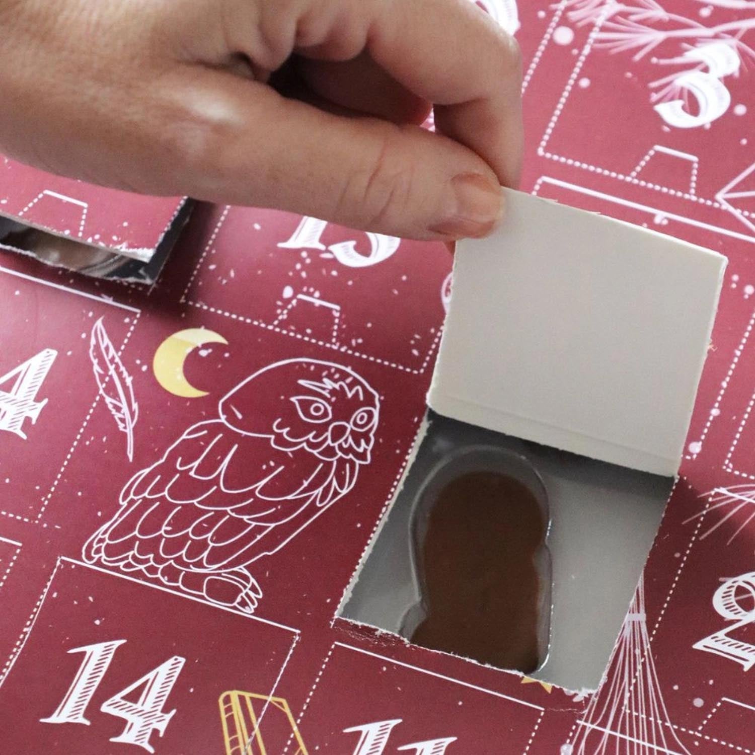 Entdecke den magischen Adventskalender mit Schokoladengießformen von Scrap Cooking – ideal für kreative Schokoladenideen in der Weihnachtszeit.