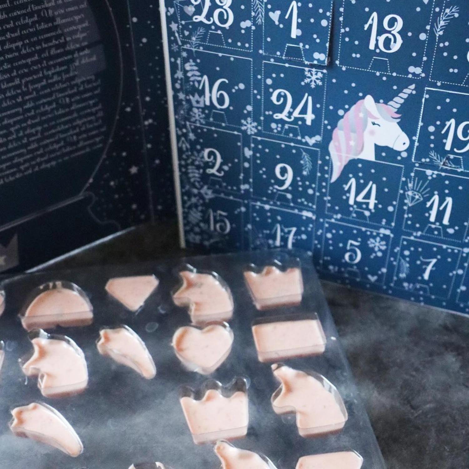 Adventskalender mit Einhorn-Schokoladenformen von Scrap Cooking – zauberhafter Genuss und Bastelspaß für die Vorweihnachtszeit.