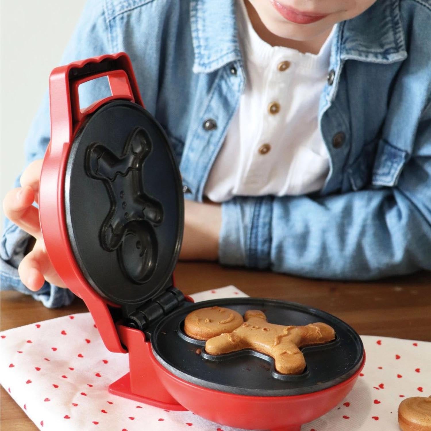 Kreiere köstliche Lebkuchenmann-Waffeln mit dem Mini-Waffeleisen von Scrap Cooking – ideal für festliche Momente und süße Leckereien!