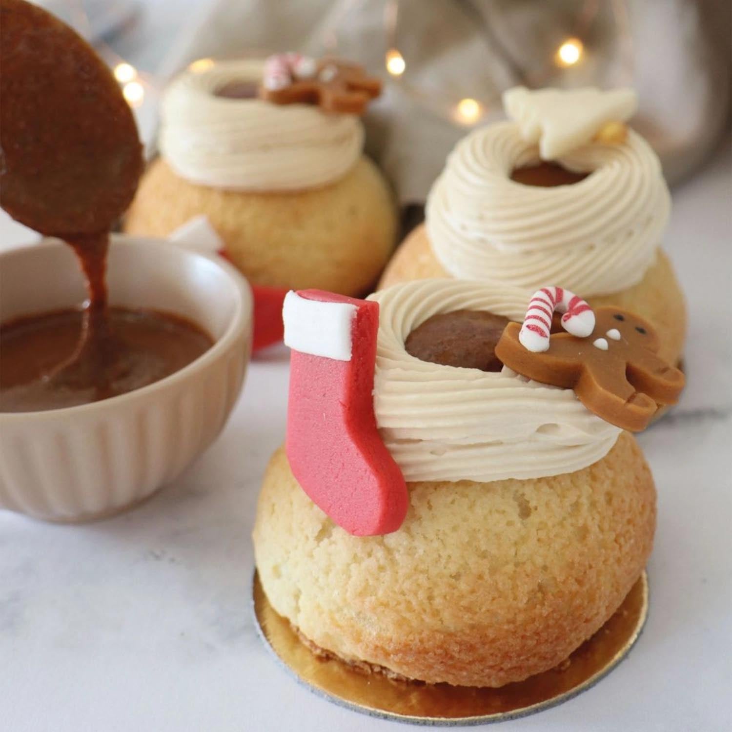 Weihnachtliche Marzipandekoration, 33g, ideal für kreative Backideen. Perfekt für festliche Plätzchen und Kuchen.