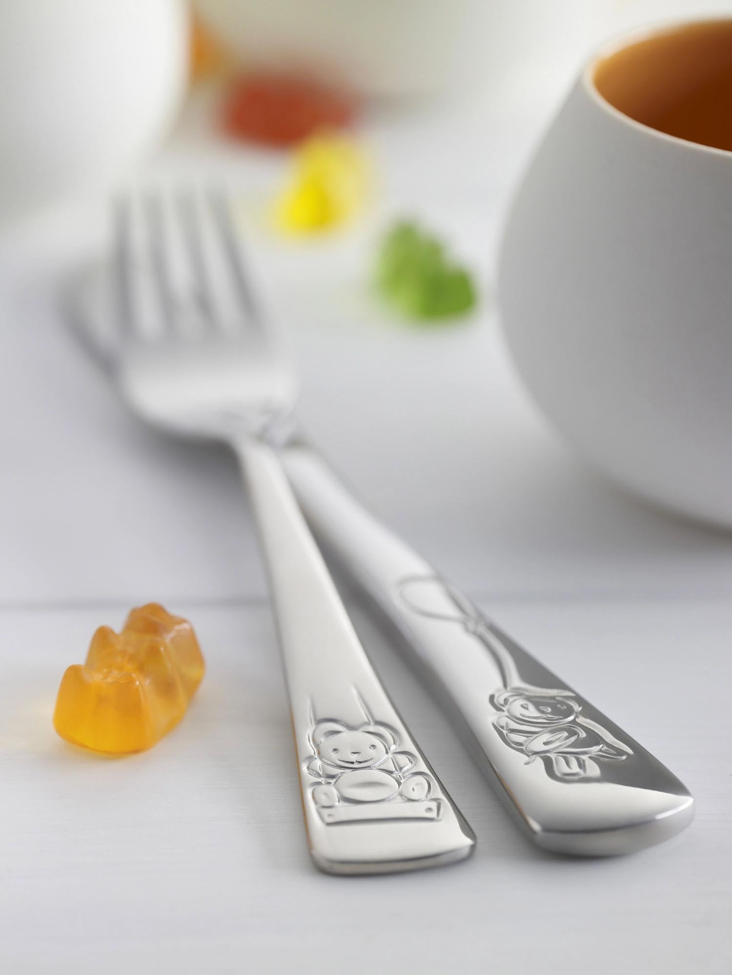 Das 4-teilige Kinderbesteck Teddy von Zwilling bietet ein kindgerechtes Design und hochwertige Qualität für kleine Genießer.