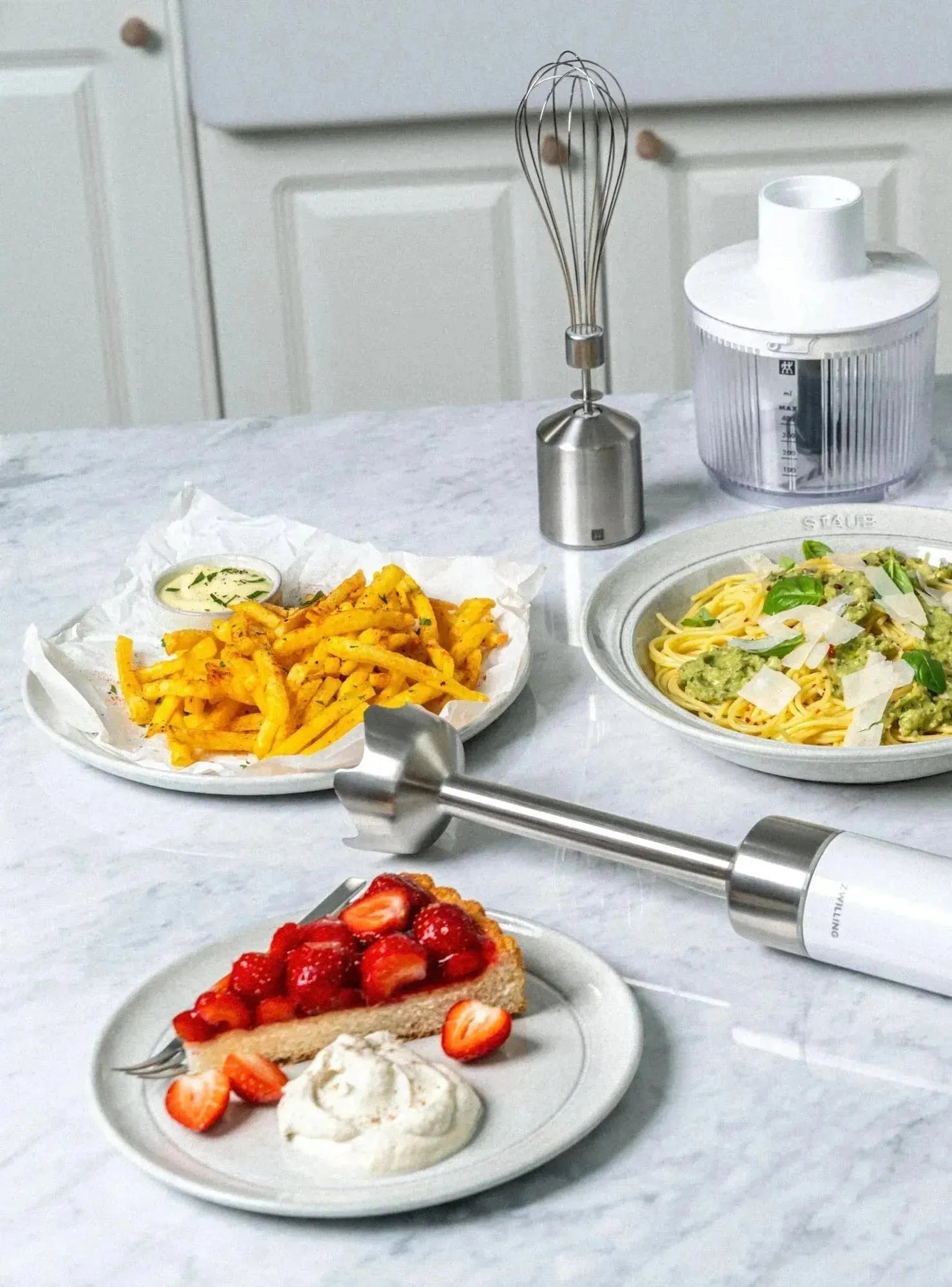 Der Enfinigy Schneebesen von Zwilling: Ergonomisch, langlebig und ideal für müheloses Schlagen und Rühren in der Küche.