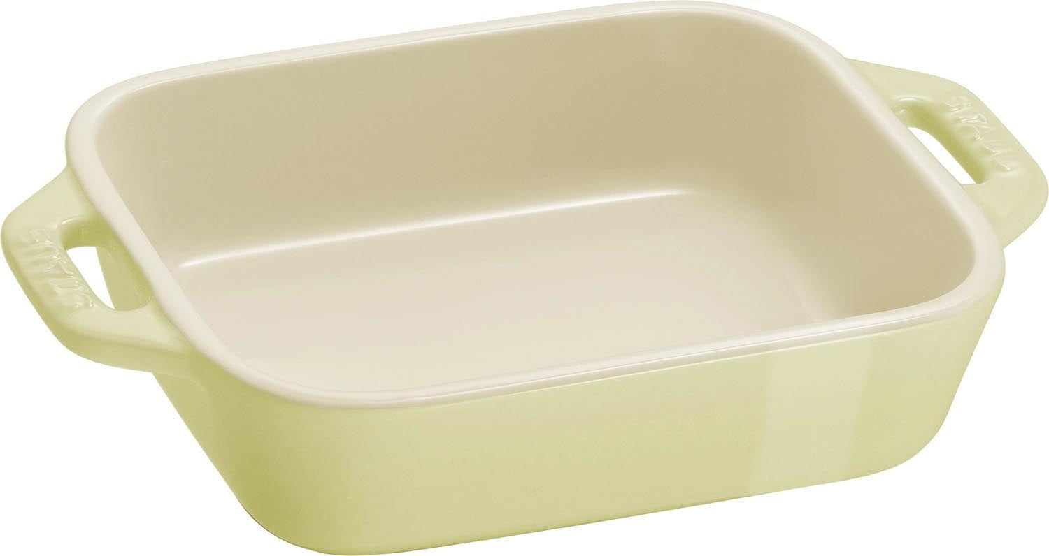 Elegantes 2-teiliges Keramik-Ofenformset von Staub in Hellgrün, ideal für Backen und Servieren, Maße: 20x16 & 27x20 cm.