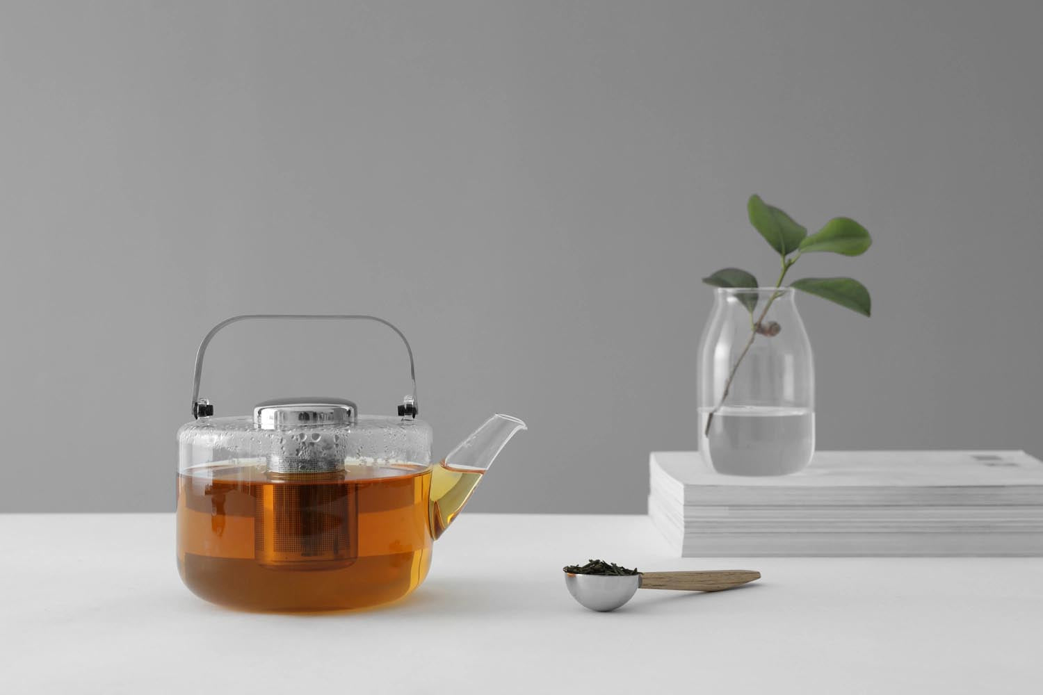 Großer Bjorn Teekrug (1.2l) aus robustem Borosilikatglas von Viva, ideal für stilvollen Teegenuss.