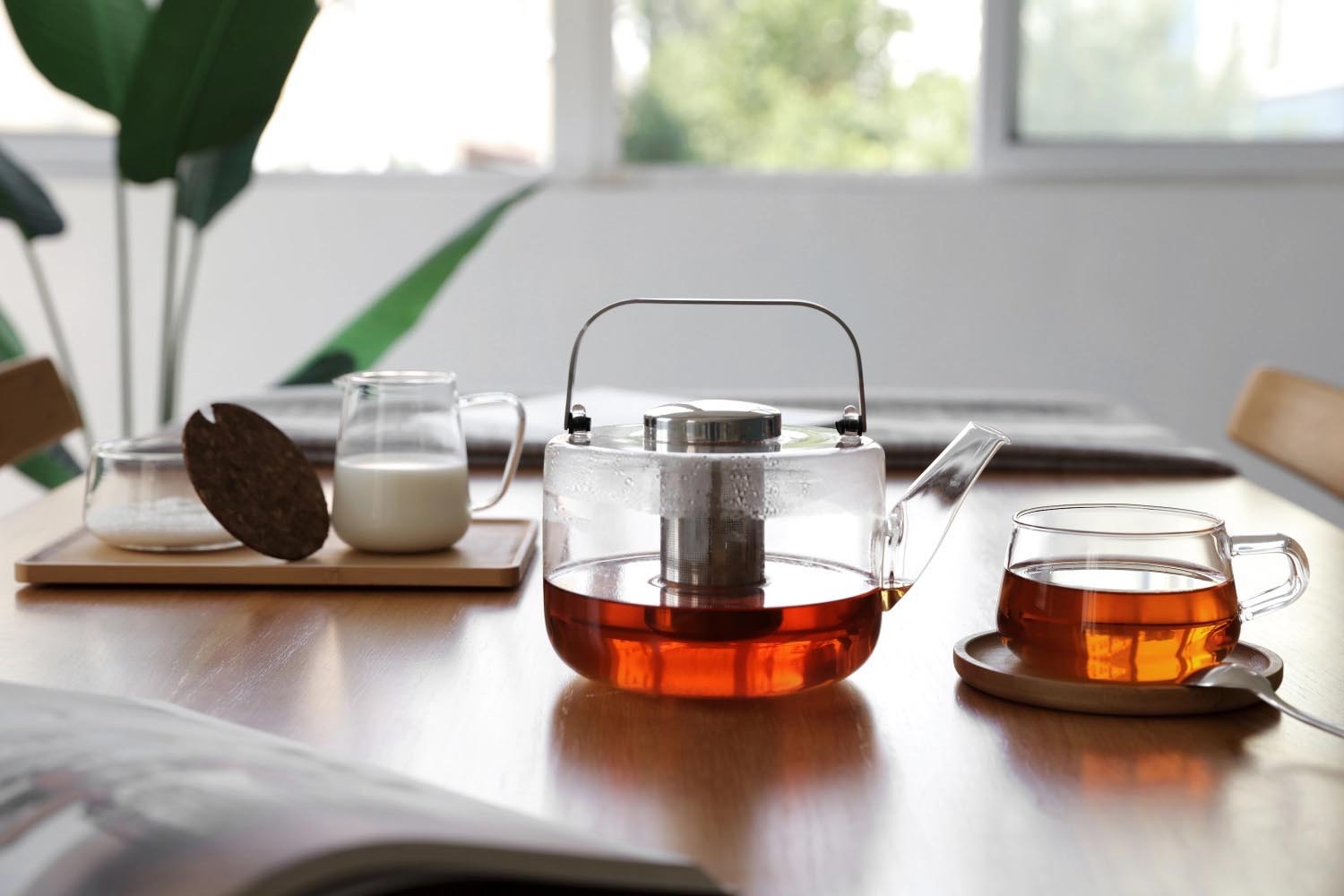 Eleganter Bjorn Teekrug (1.2l) aus hitzebeständigem Borosilikatglas von Viva, perfekt für Teeliebhaber.