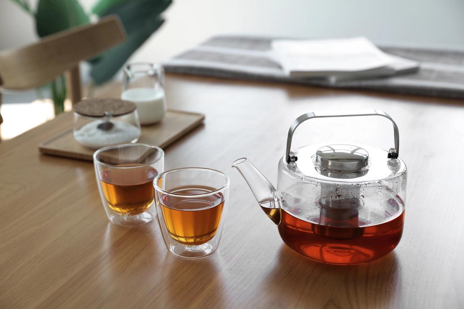 Großer Bjorn Teekrug (1.2l) aus robustem Borosilikatglas von Viva, ideal für stilvollen Teegenuss.