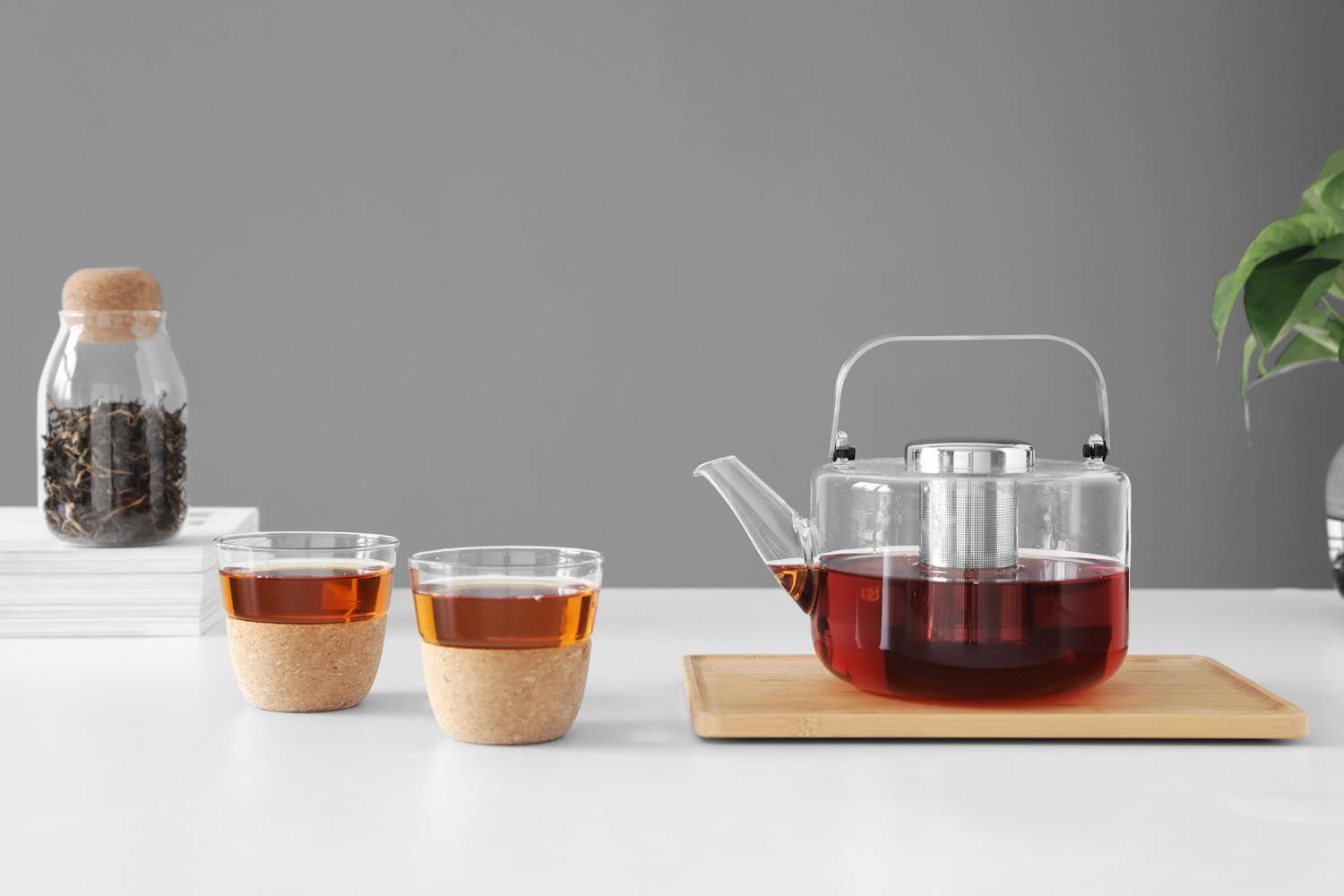 Großer Bjorn Teekrug (1.2l) aus robustem Borosilikatglas von Viva, ideal für stilvollen Teegenuss.