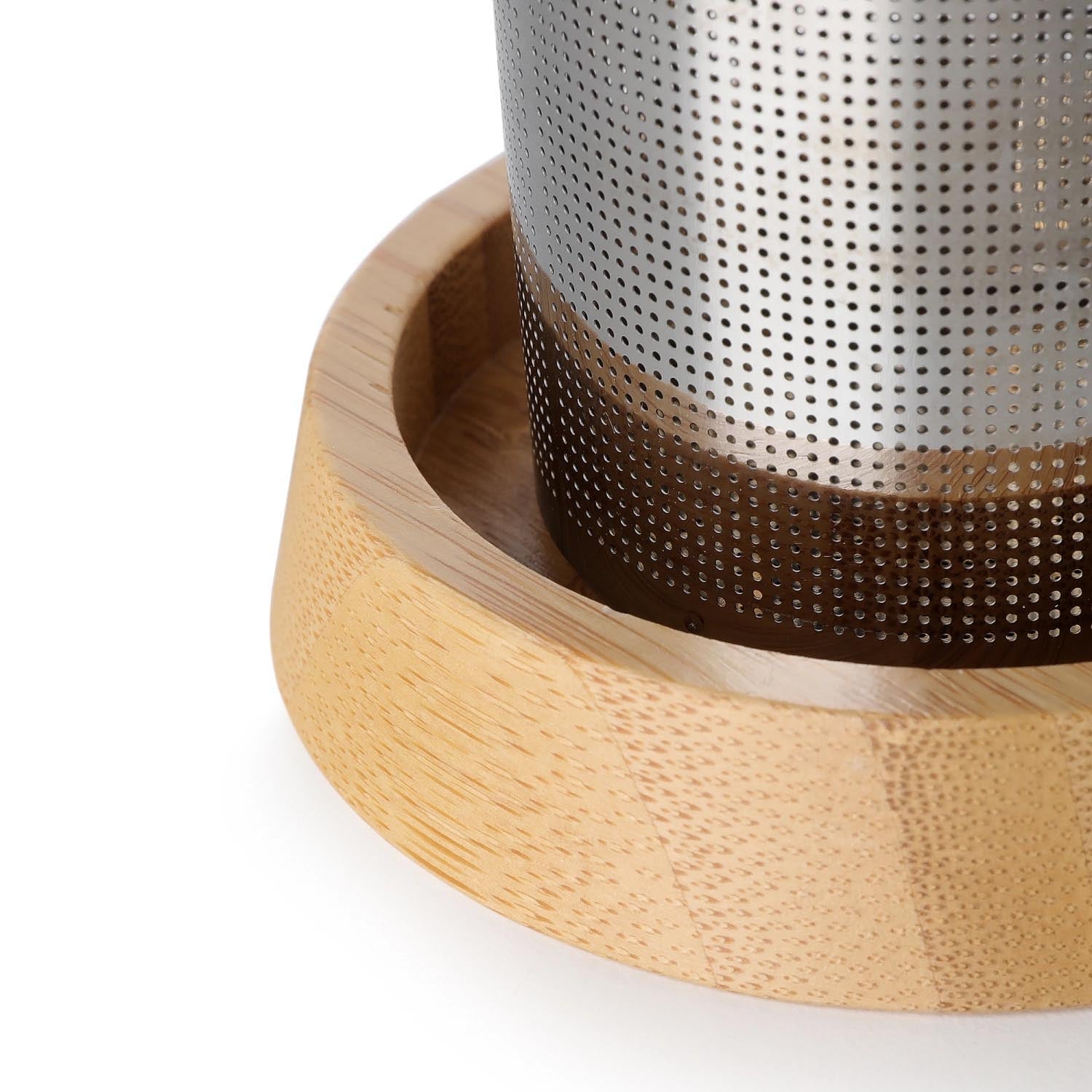 Eleganter Teekrug aus hitzebeständigem Borosilikatglas, 0.5l, mit Holzdeckel, ideal für stilvollen Teegenuss und modernes Ambiente.