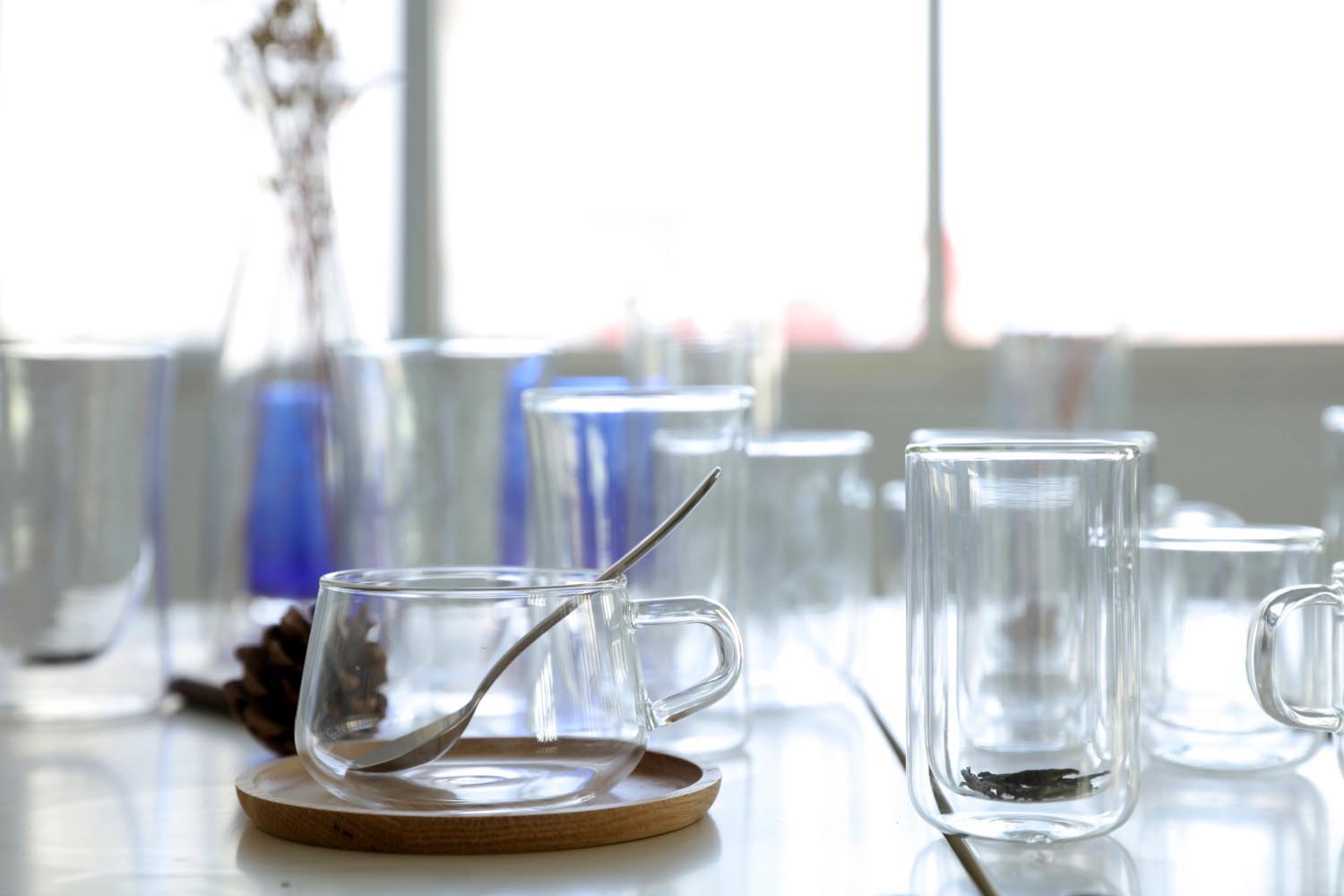 Elegante 250ml Tasse mit Bambus-Untersetzer, ideal für Büro oder Zuhause. Viva Design für stilvollen Kaffeegenuss.