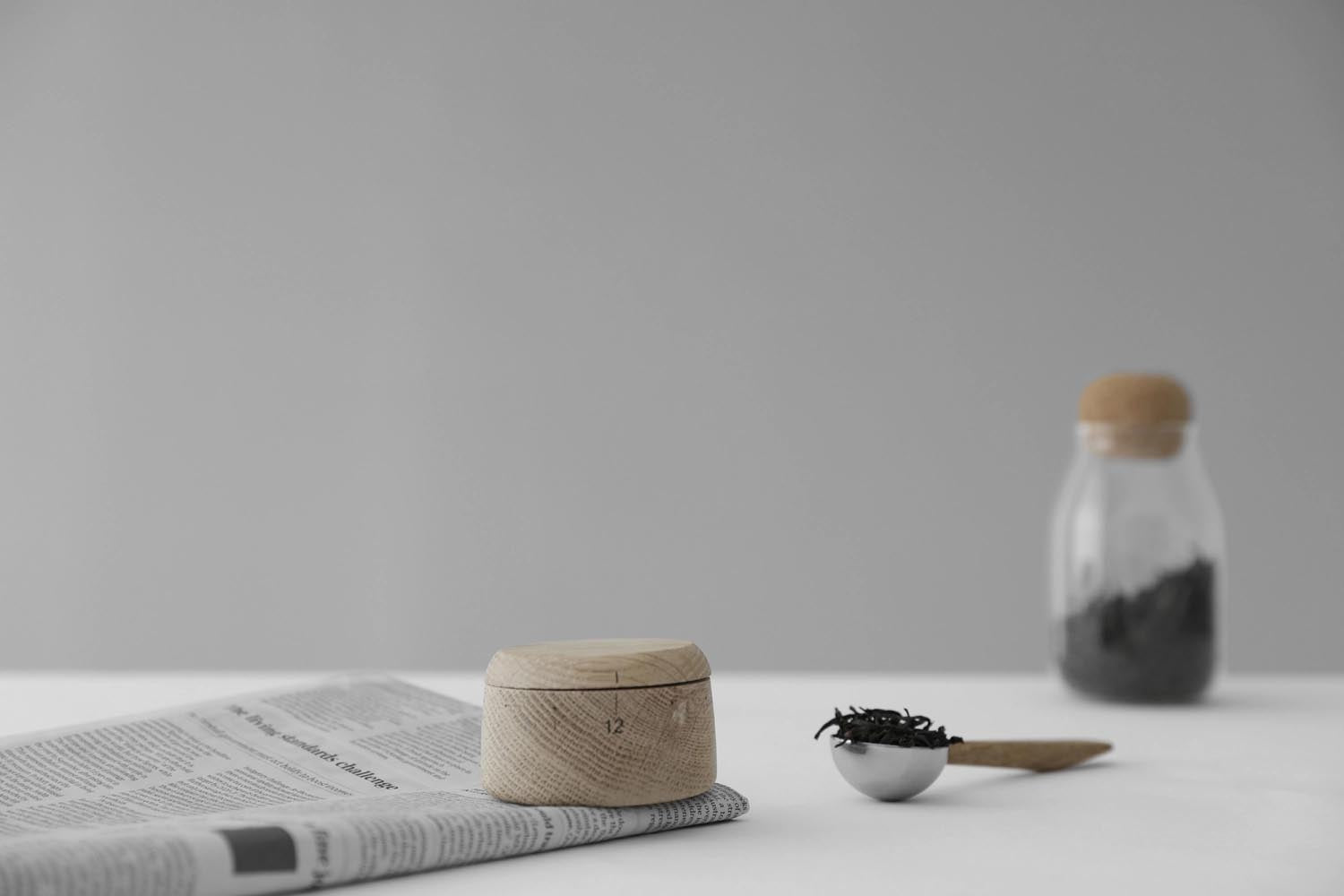Eleganter Teelöffel aus Edelstahl mit Holzgriff, 15,5 cm lang, ideal für Tee und Desserts. Hochwertige Verarbeitung von Viva.