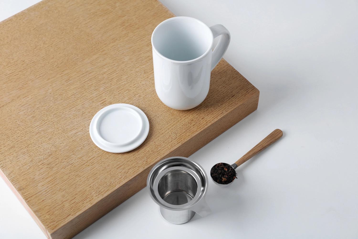 Stilvolle 500ml Teetasse aus weißem Porzellan, 14cm hoch, von Viva. Ideal für modernen Teegenuss und elegantes Design.