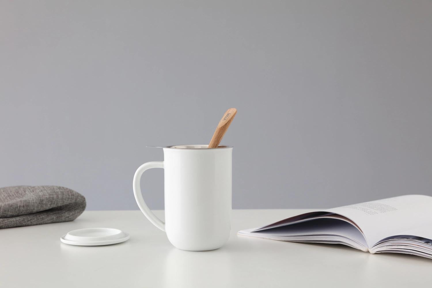 Elegante Teetasse aus weißem Porzellan, 500ml Fassungsvermögen, 14cm hoch, von Viva. Perfekt für stilvollen Teegenuss.