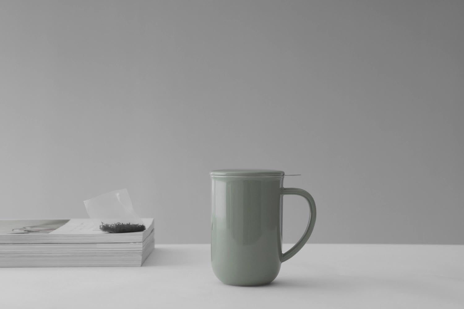 Stilvolle grüne Teetasse aus Porzellan, 500ml Fassungsvermögen, 14cm hoch, von Viva. Ideal für modernen Teegenuss und Ästhetik.
