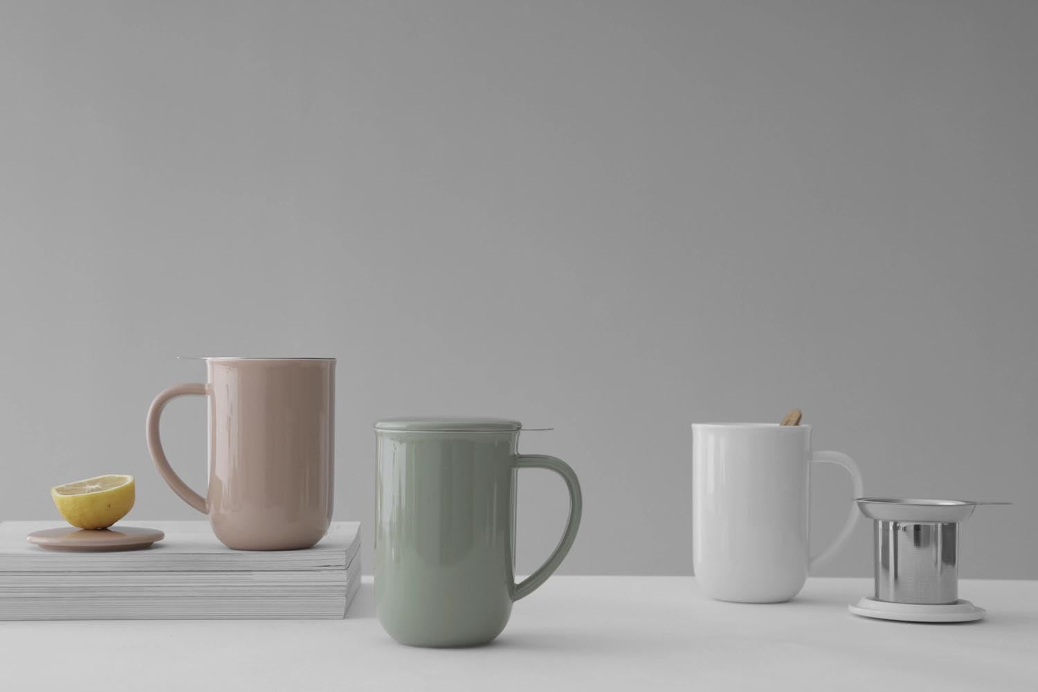 Stilvolle grüne Teetasse aus Porzellan, 500ml Fassungsvermögen, 14cm hoch, von Viva. Ideal für modernen Teegenuss und Ästhetik.