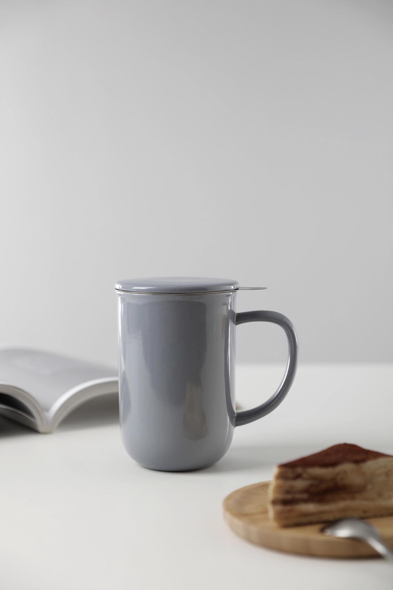 Stilvolle Teetasse aus blaugrauem Porzellan, 500ml, 14cm hoch, von Viva. Ideal für modernen Teegenuss und elegantes Ambiente.