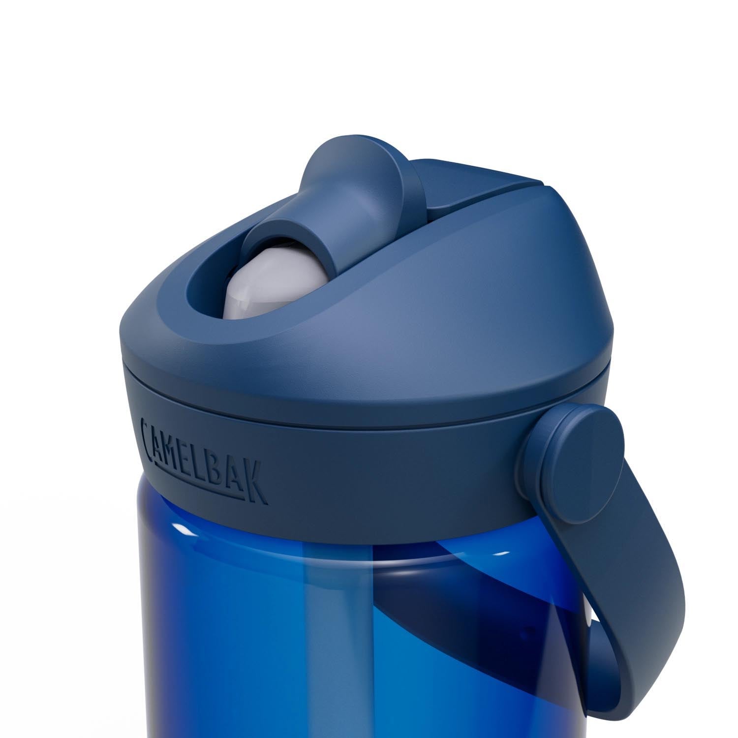 Thrive Flip Straw 0.6l oxford in Blau präsentiert im Onlineshop von KAQTU Design AG. Trinkflasche ist von Camelbak