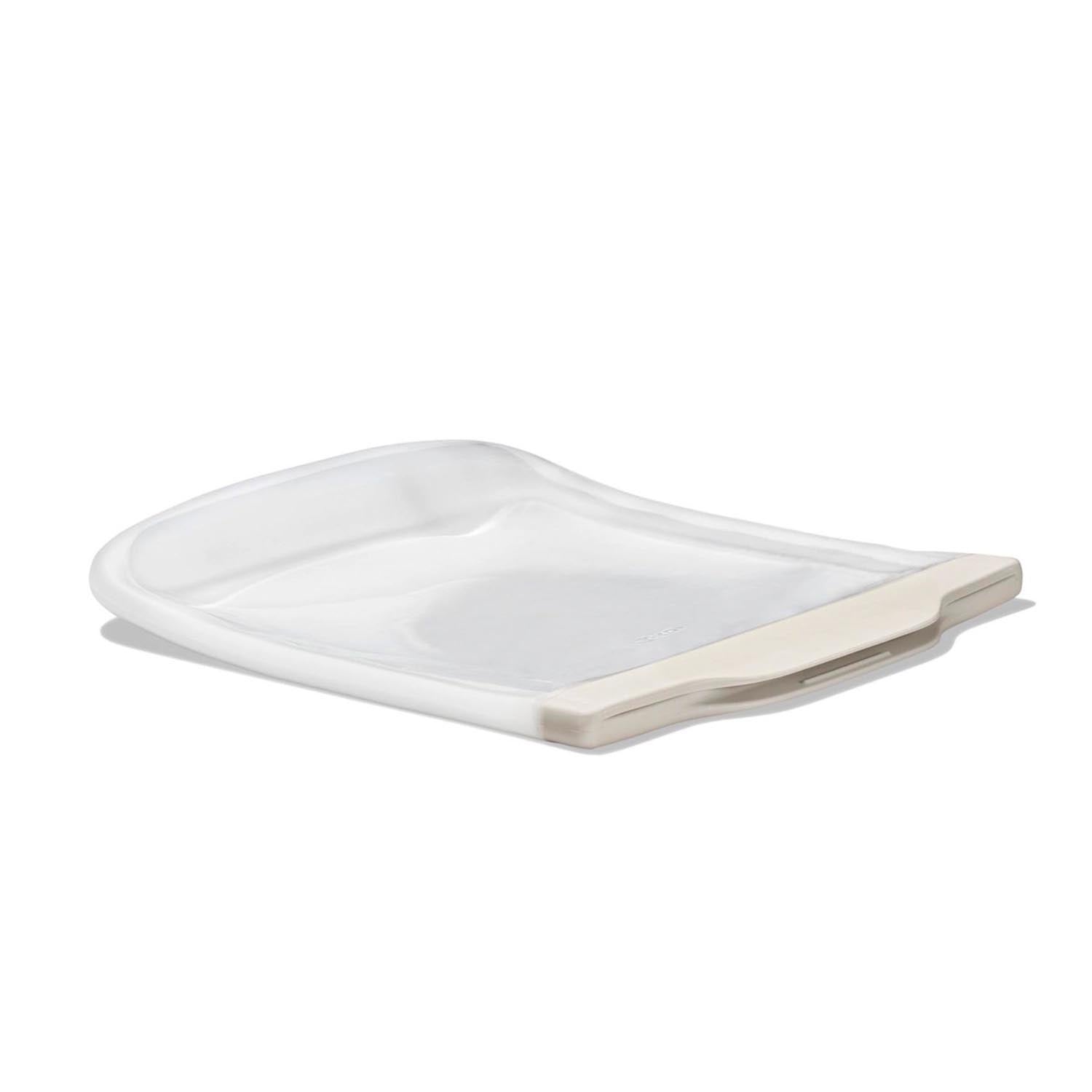 Die OXO Good Grips Silikon-Aufbewahrungstasche (825ml) ist ideal für frische Lebensmittel, auslaufsicher und wiederverwendbar.