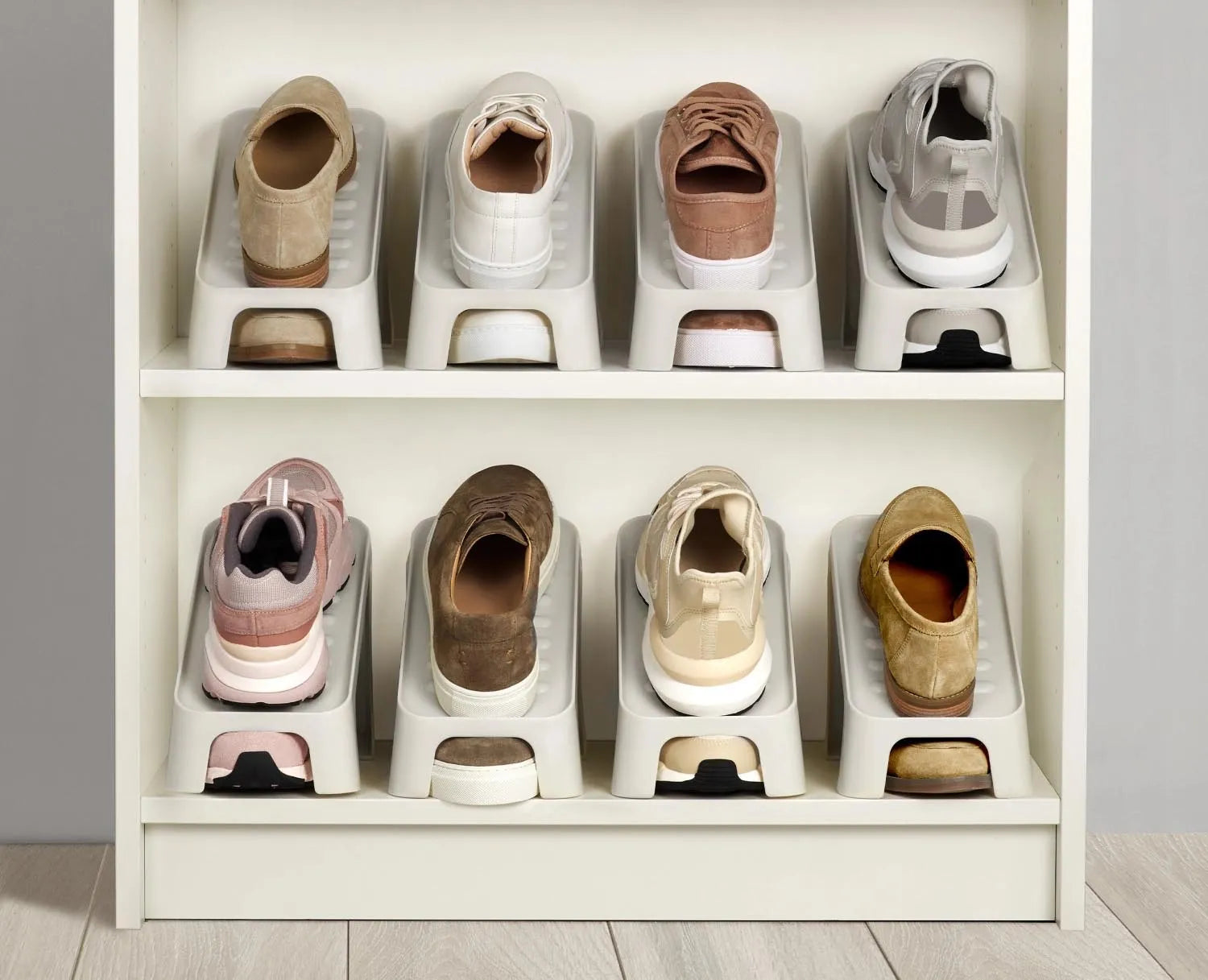 2er-Set Schuhcaddy von Joseph Joseph, perfekt für Schuhorganisation. Kompakt, langlebig, aus PP, in stilvollem Ecru, H19cm L26cm.
