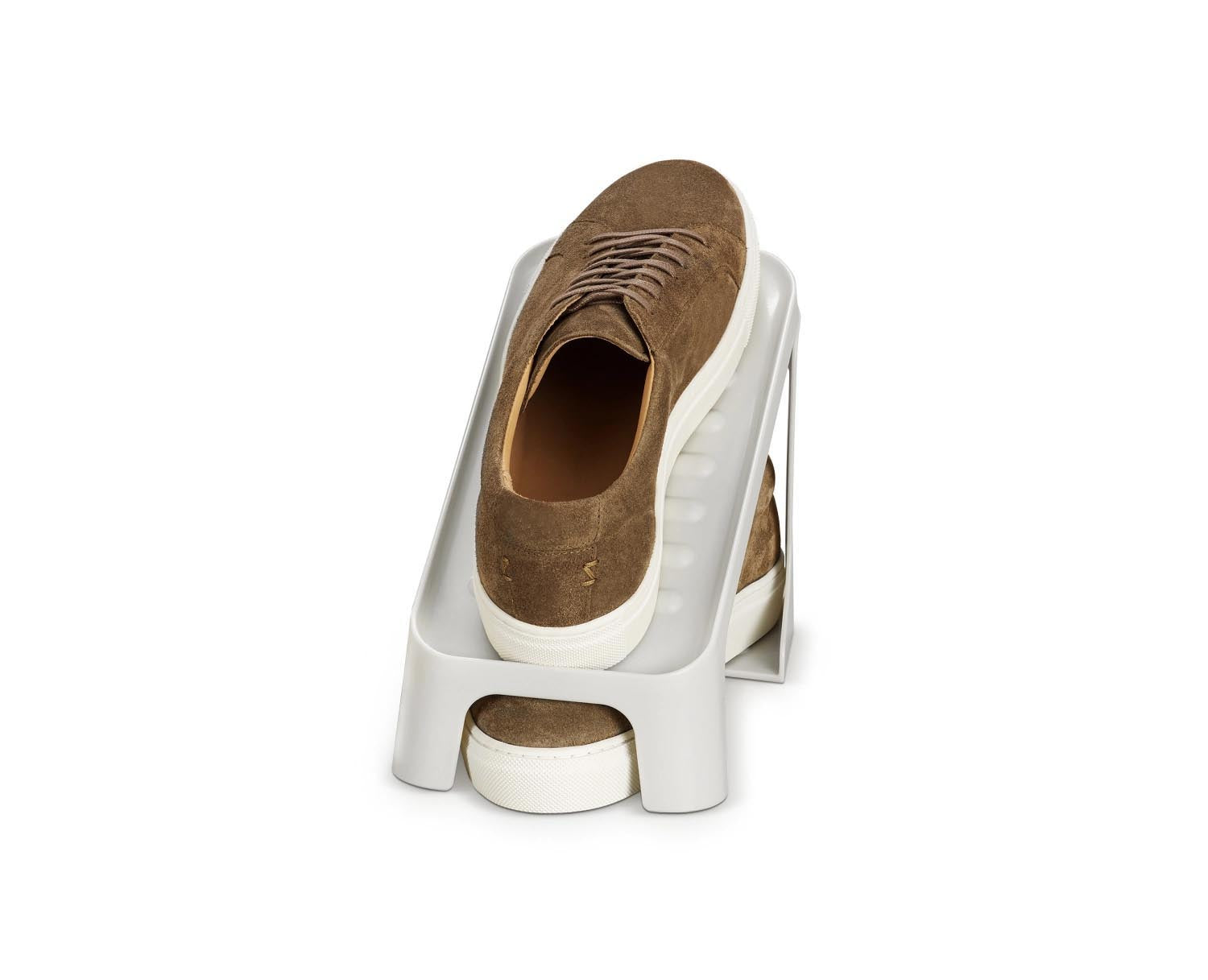 Praktisches 2er-Set Schuhcaddy von Joseph Joseph, ideal zur Schuhaufbewahrung. Kompakt, robust, aus PP, in elegantem Ecru, H19cm L26cm.