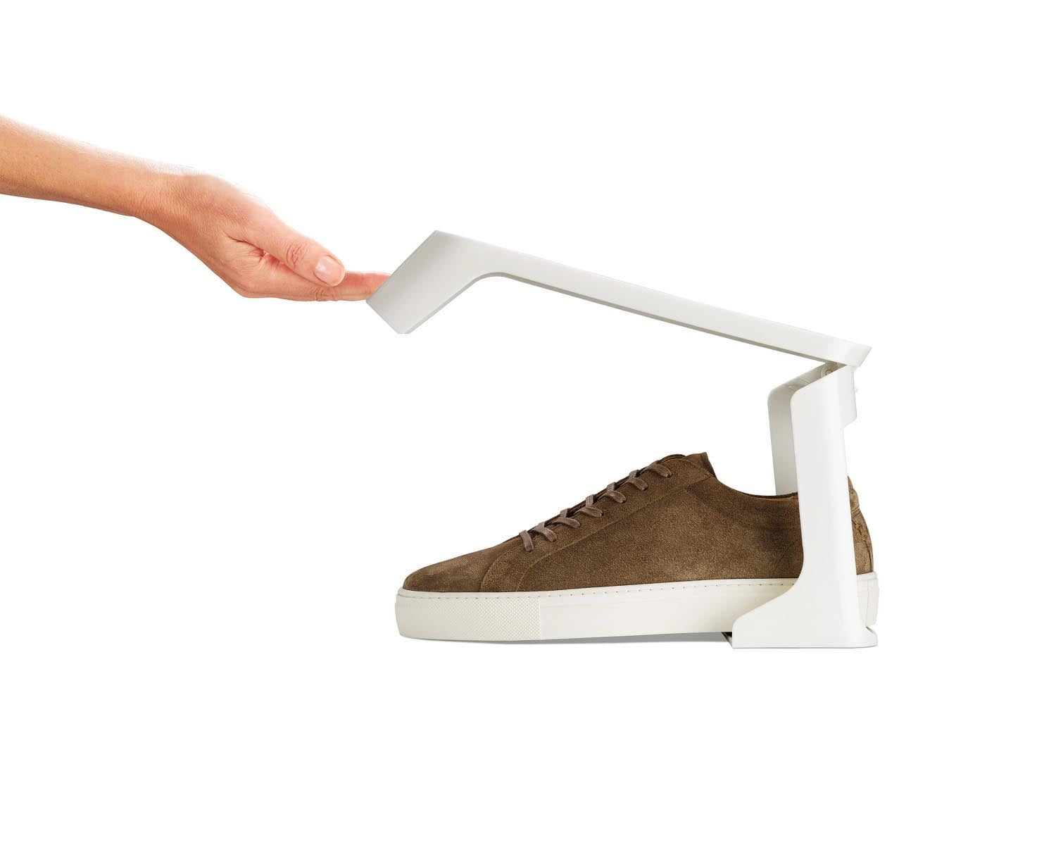 Praktisches 2er-Set Schuhcaddy von Joseph Joseph, ideal zur Schuhaufbewahrung. Kompakt, robust, aus PP, in elegantem Ecru, H19cm L26cm.