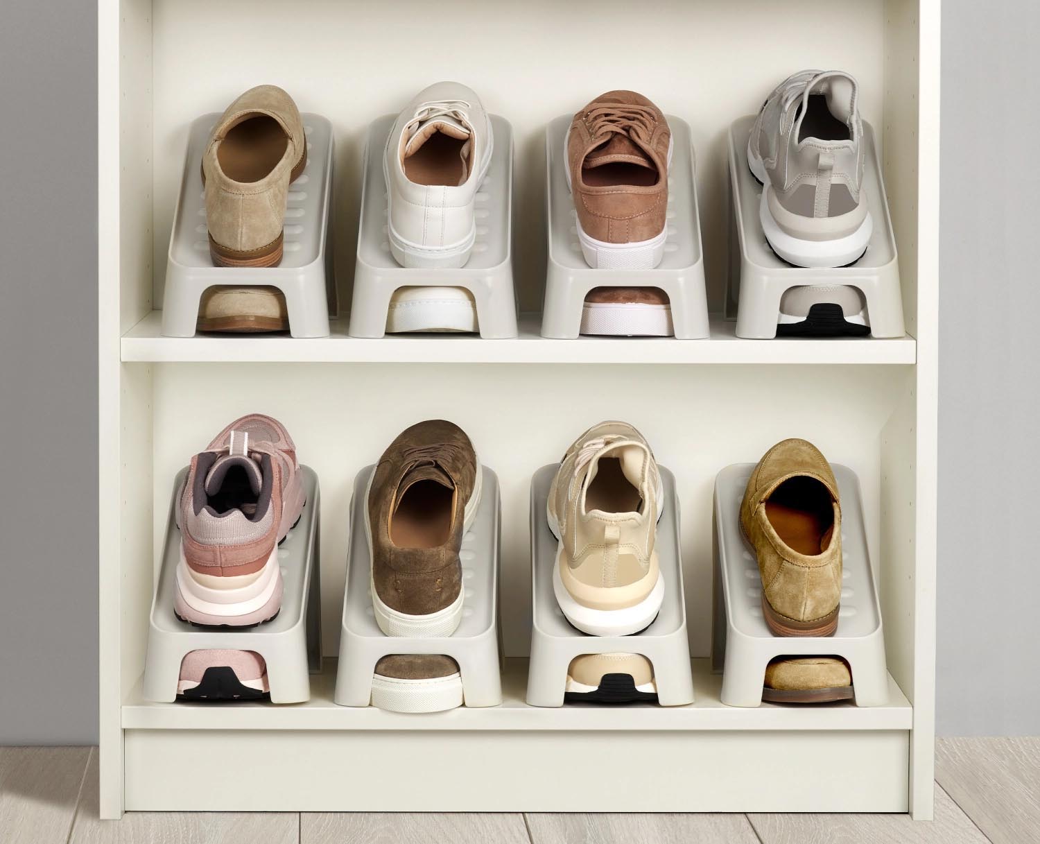 Praktisches 6er-Set Schuhcaddy von Joseph Joseph, aus robustem PP in ecru, ideal für platzsparende und ordentliche Schuhaufbewahrung.