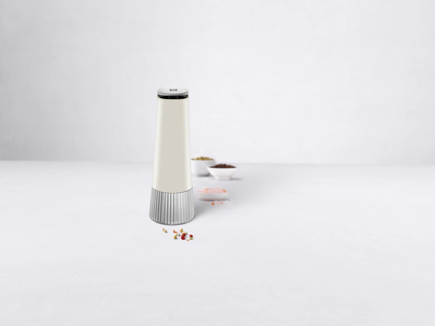 Elegante Gewürzmühle in Elfenbeinweiß, 19 cm, von Zwilling. Perfekt für stilvolles Würzen in Ihrer Küche.
