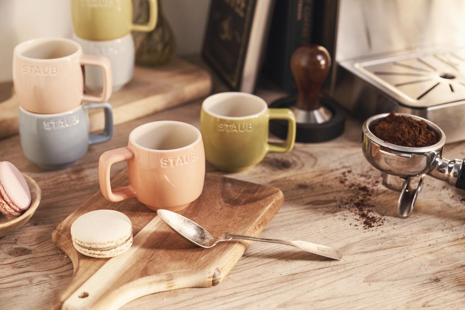 Elegantes 6-teiliges Tassenset von Staub, 100 ml, aus hochwertiger Keramik, ideal für Espresso und stilvolle Kaffeegenießer.