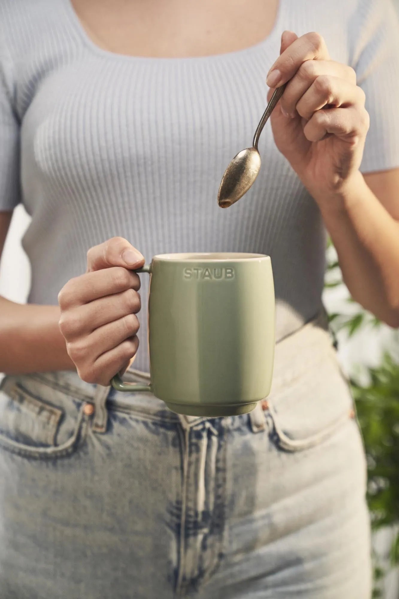 Keramiktasse mit stilvollem Eukalyptus-Motiv, 475ml Volumen, perfekt für Heißgetränke, hochwertige Qualität von Staub.