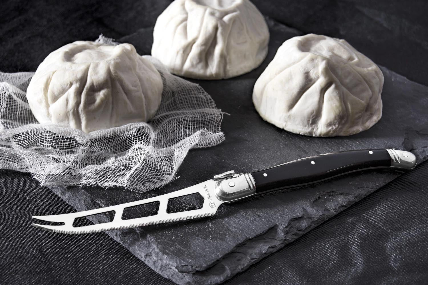 Stilvolles Laguiole Käsemesser mit schwarzem Griff, perfekt für Käsegenuss. Hochwertige Qualität und elegantes Design.