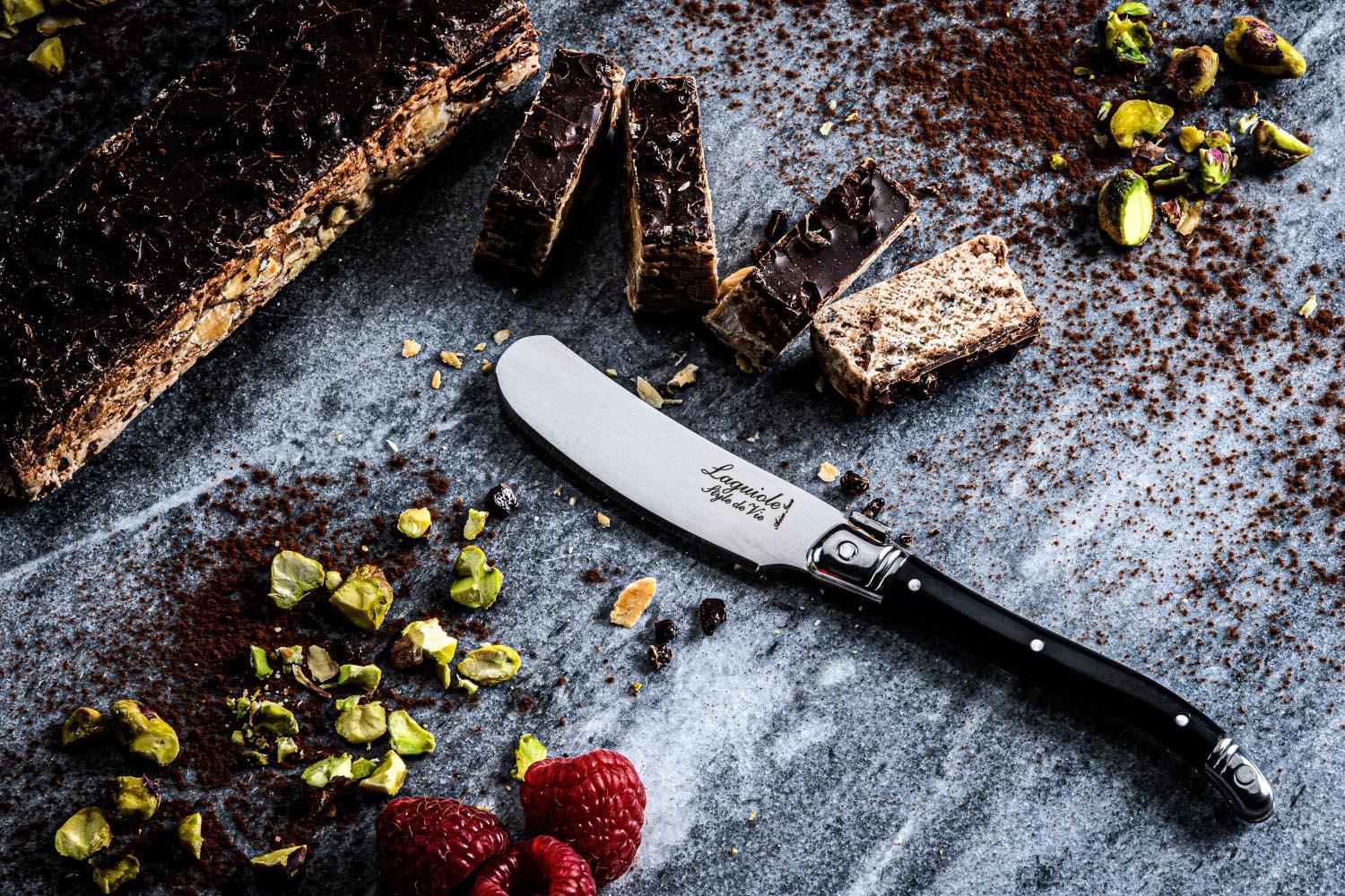 Stilvolles Laguiole Buttermesser mit schwarzem Griff, perfekt für elegantes Servieren. Hochwertige Qualität und edles Design.