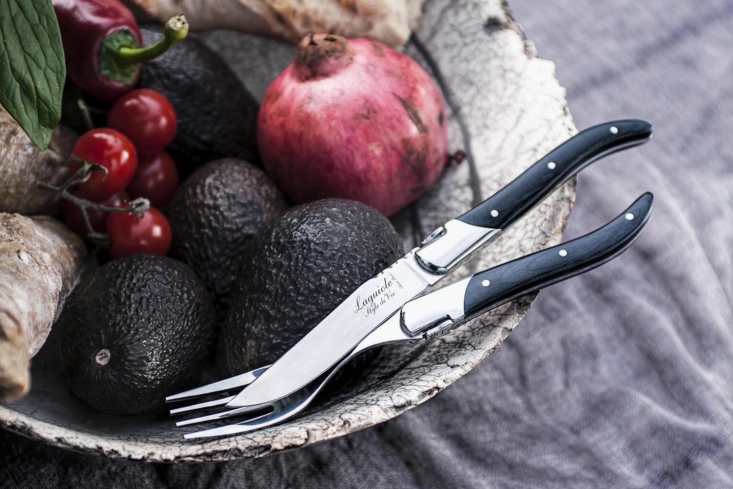 Luxuriöses Laguiole Steakmesser mit edlem Griff aus schwarzem Ebenholz, perfekt für anspruchsvolle Genießer.