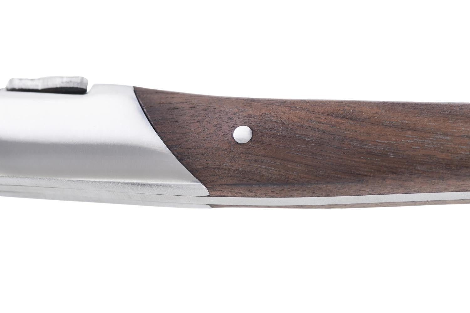 Elegante Laguiole Steakmesser mit Griffen aus edlen Hölzern, perfekt für anspruchsvolle Genießer und stilvolles Essen.