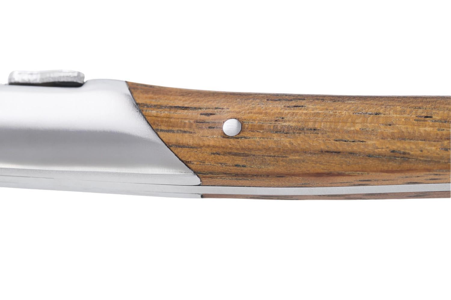 Exquisite Laguiole Steakmesser mit Griffen aus edlen Holzarten, ideal für stilvolles Speisen und hochwertige Tischkultur.