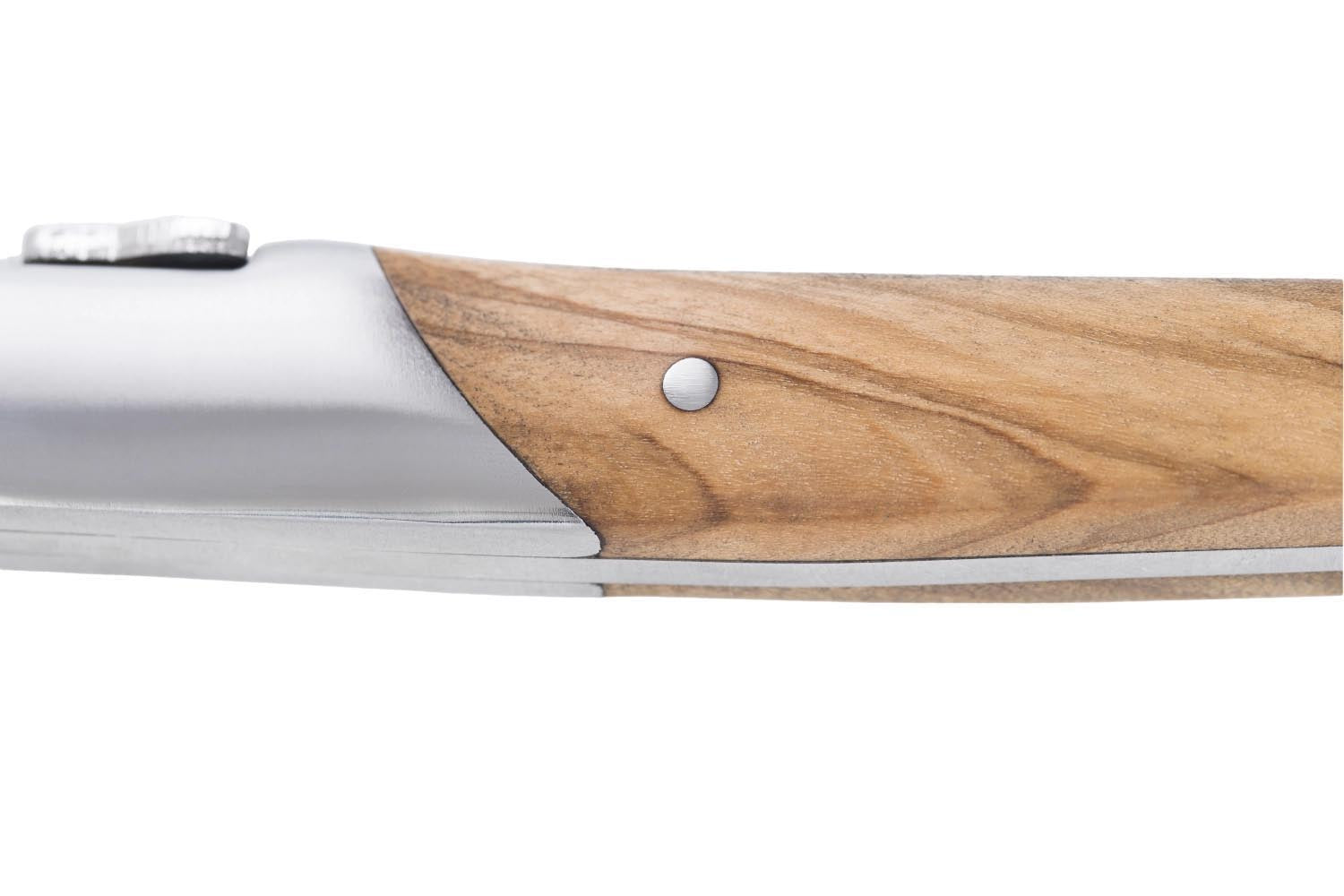 Elegante Laguiole Steakmesser mit Griffen aus edlen Holzarten, perfekt für anspruchsvolle Tischkultur und stilvolles Speisen.