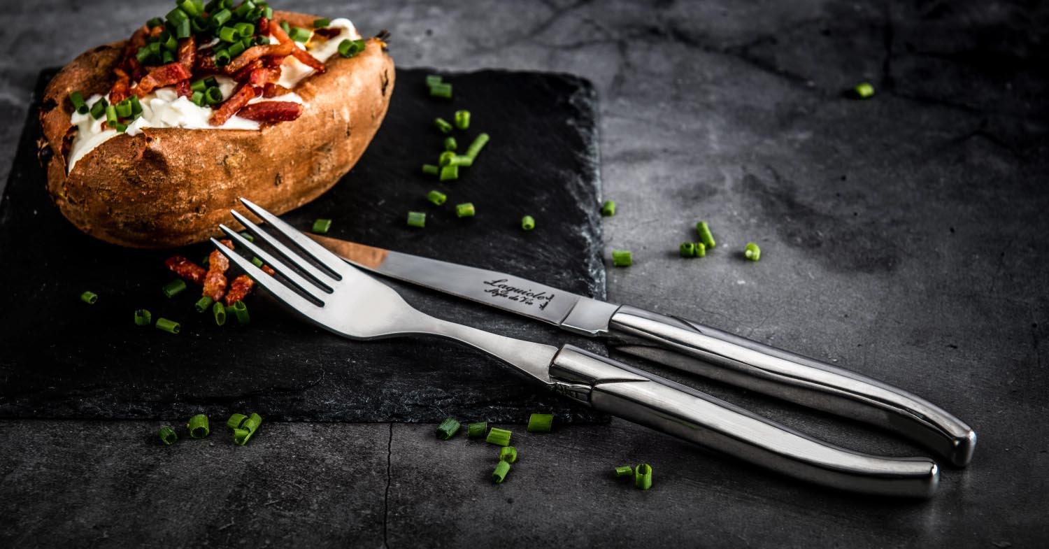 Luxuriöse Laguiole Steakmesser aus rostfreiem Stahl, perfekt für stilvolles Essen. Edles Design und erstklassige Qualität.
