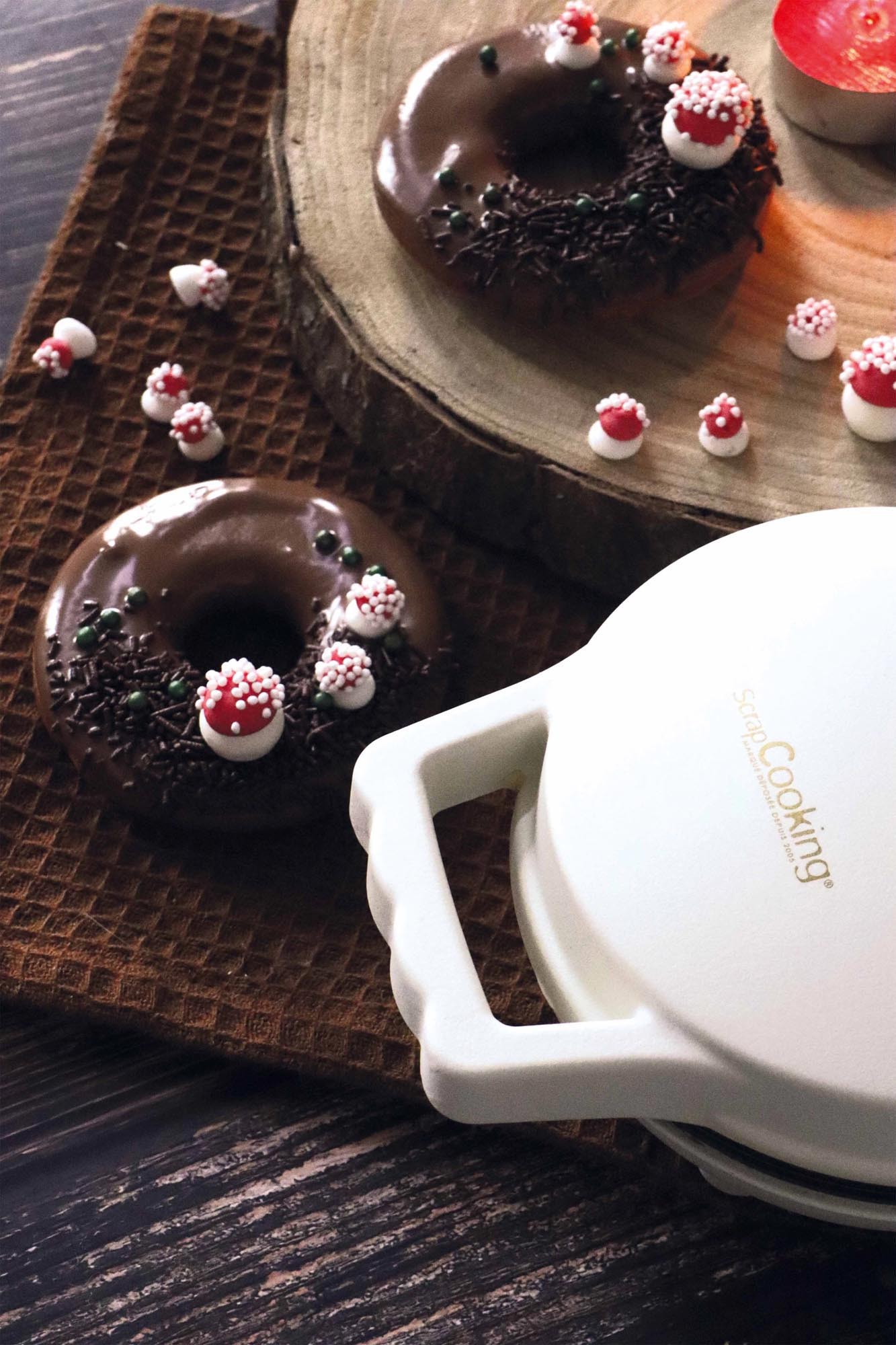 Die Mini Donut Factory von Scrap Cooking backt leckere Mini-Donuts, ideal für kreative Rezepte und süße Momente zuhause.