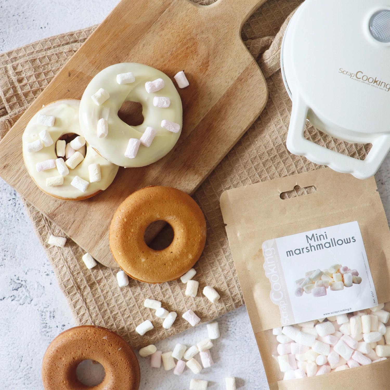 Die Mini Donut Factory von Scrap Cooking zaubert köstliche Mini-Donuts, perfekt für kreative Backideen und süße Genussmomente.